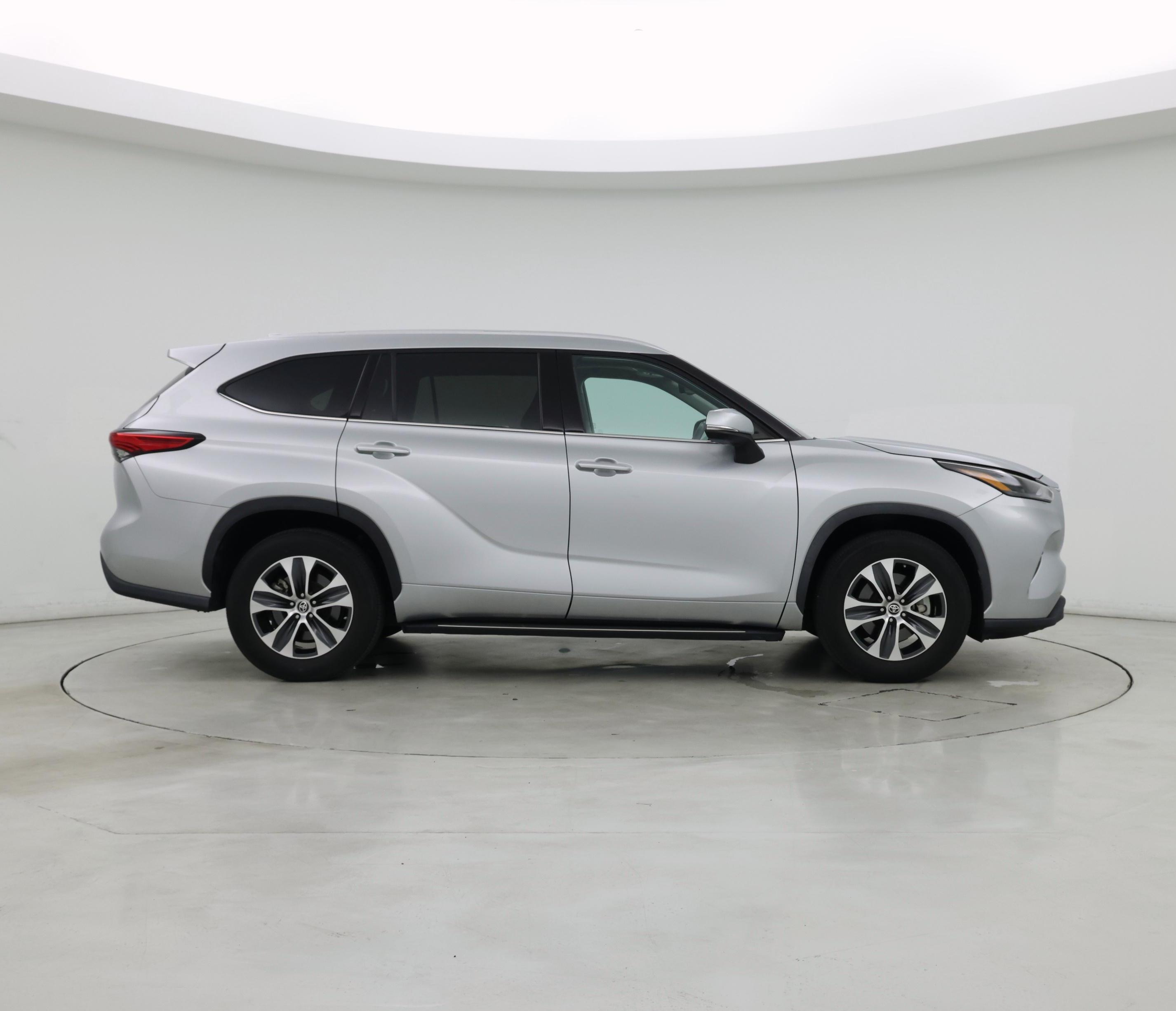Thumbnail: 2022 Toyota Highlander - 7