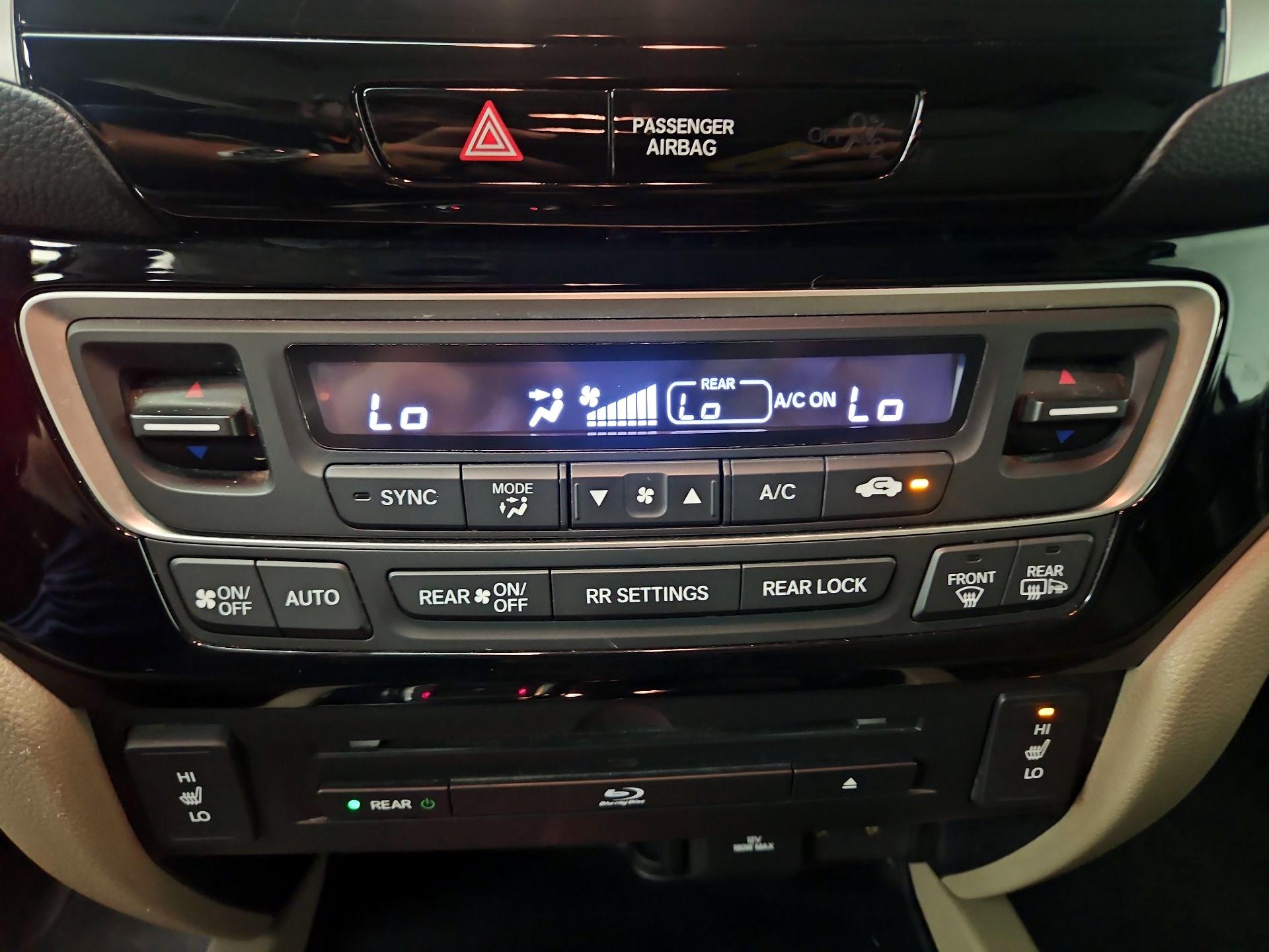 Thumbnail: 2018 Honda Pilot - 16