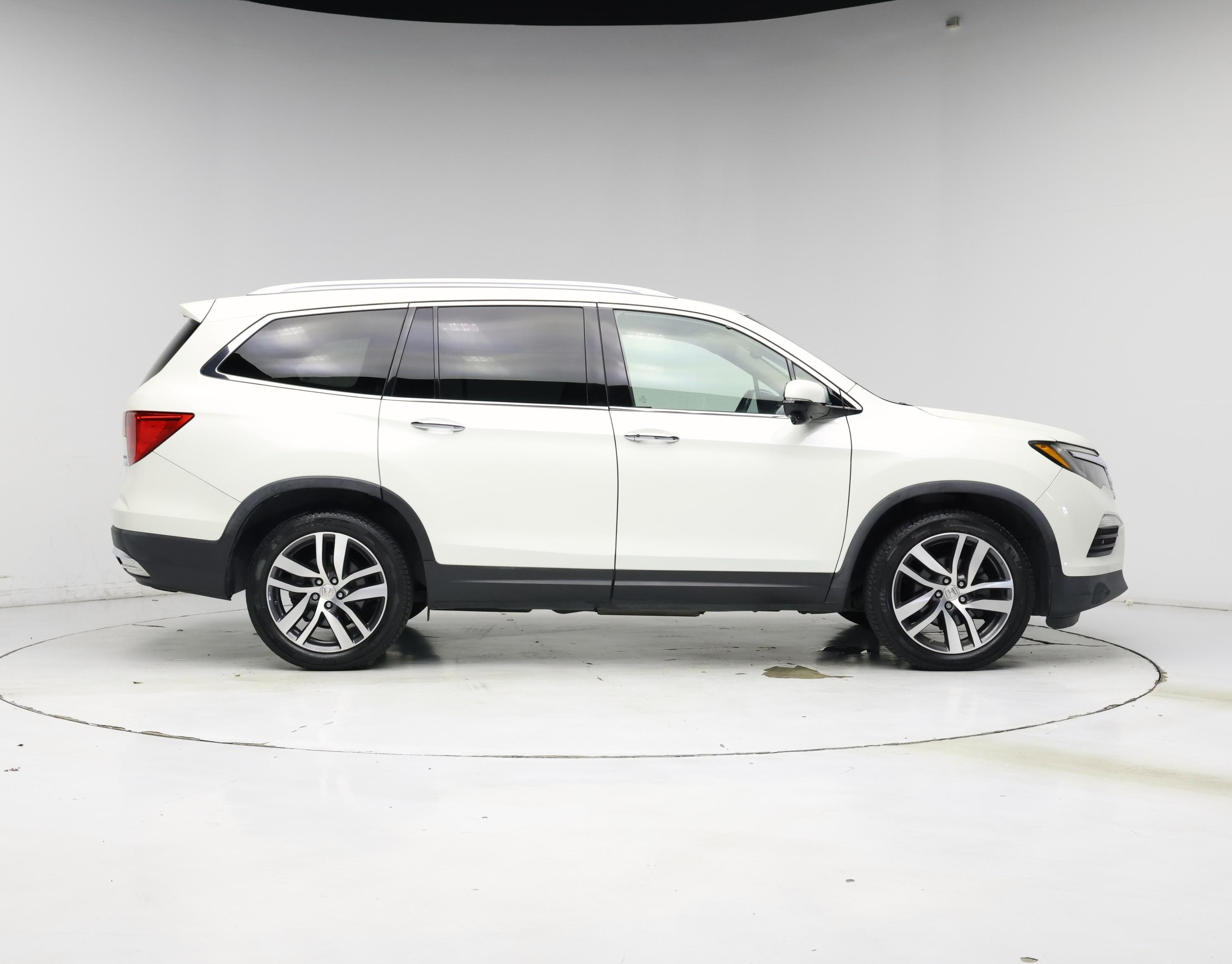 Thumbnail: 2018 Honda Pilot - 7
