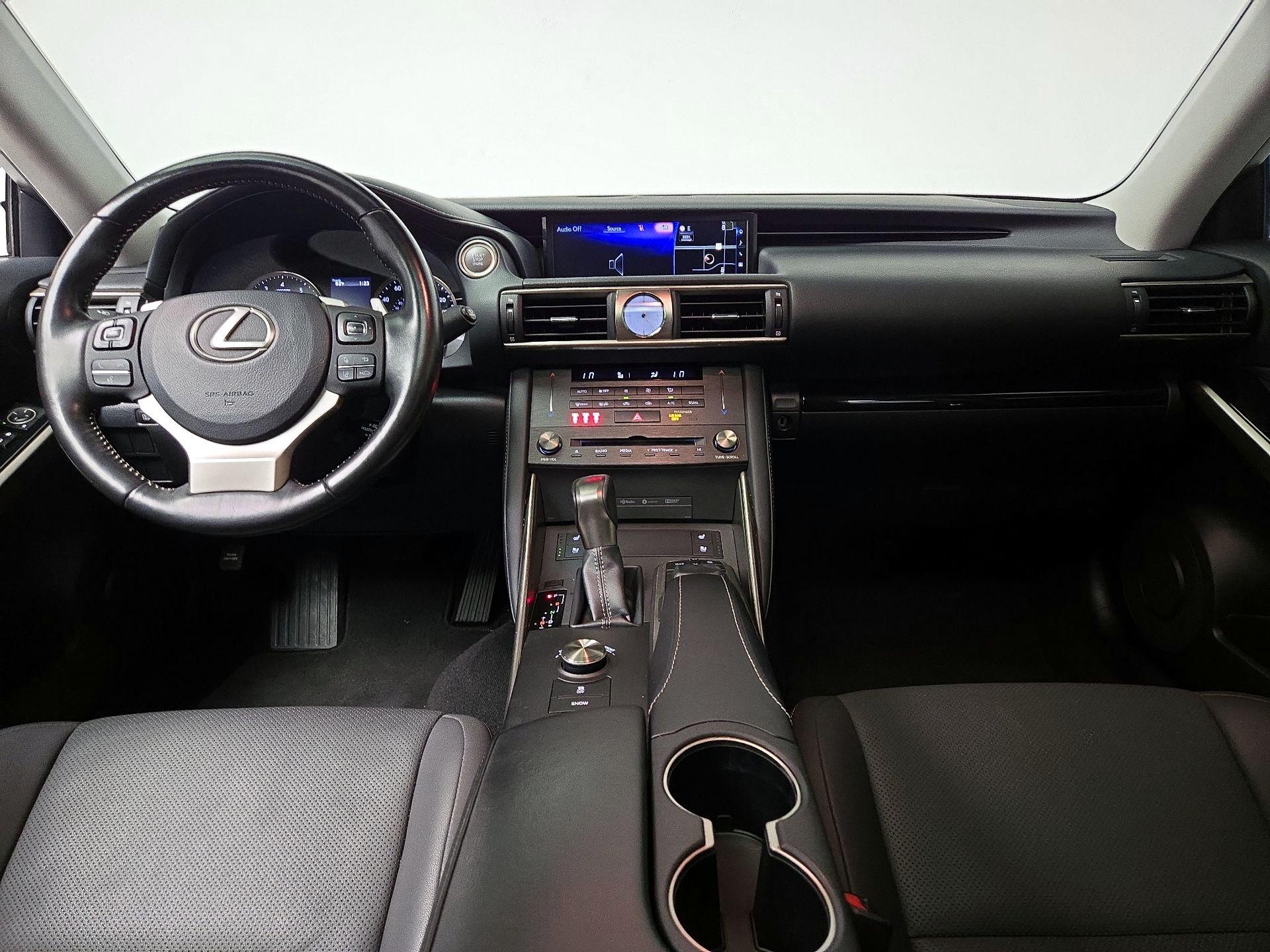 Thumbnail: 2019 Lexus IS - 9