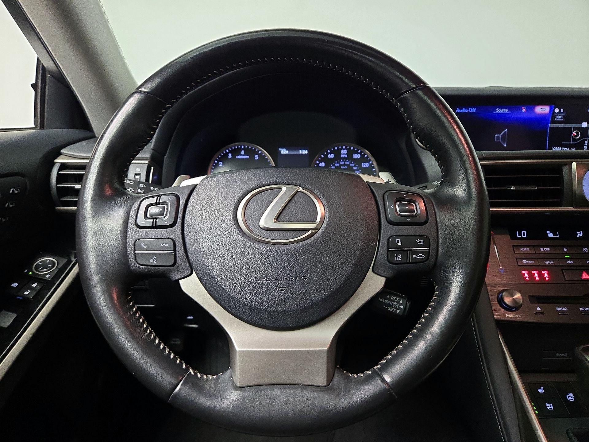 Thumbnail: 2019 Lexus IS - 10