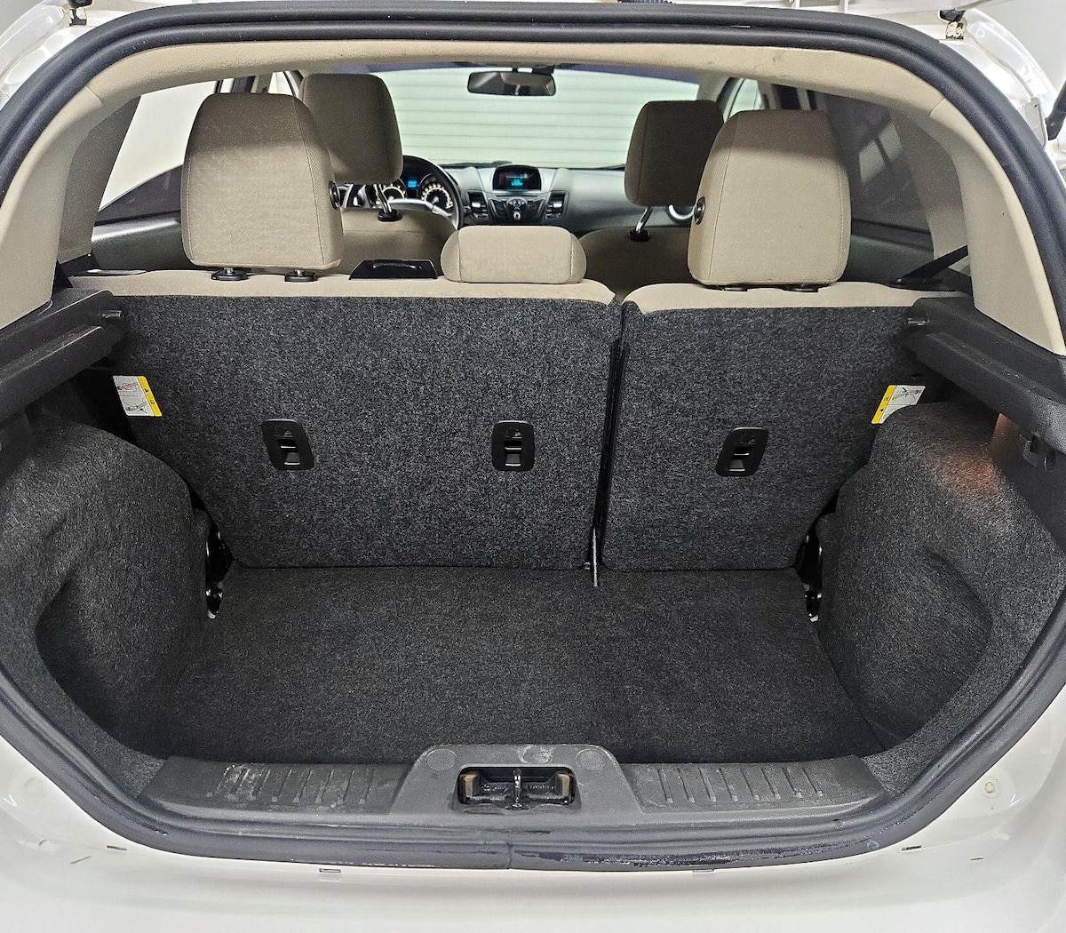 Trunk/Cargo (Seats Up)