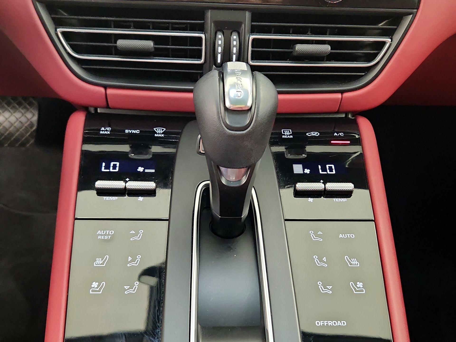 Thumbnail: 2022 Porsche Macan - 15