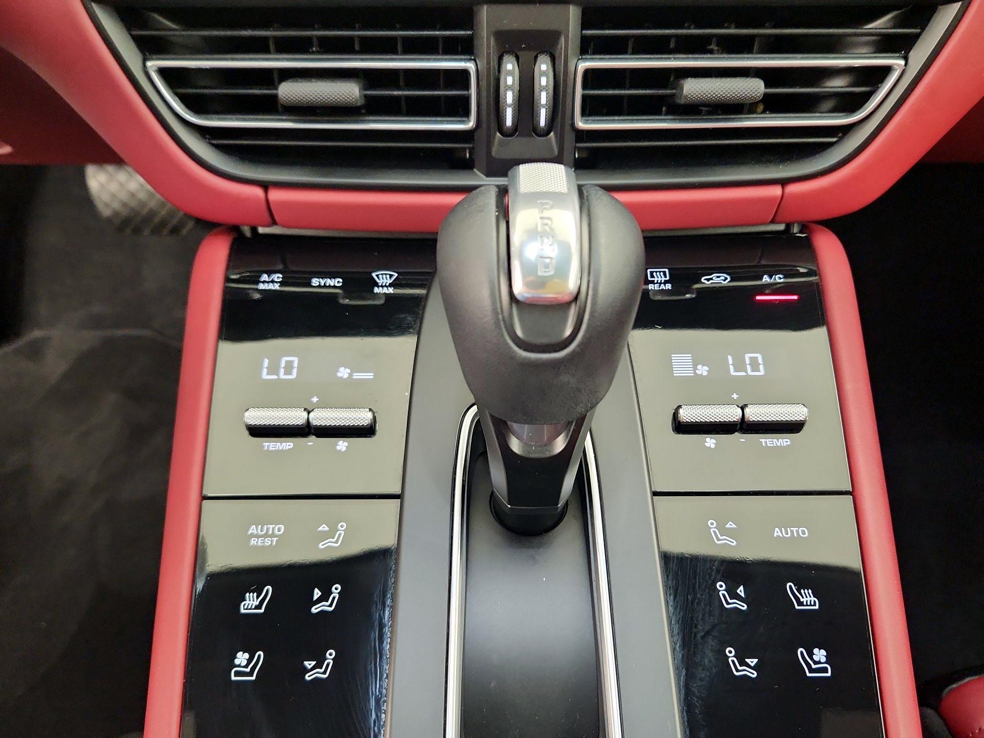 Thumbnail: 2022 Porsche Macan - 16
