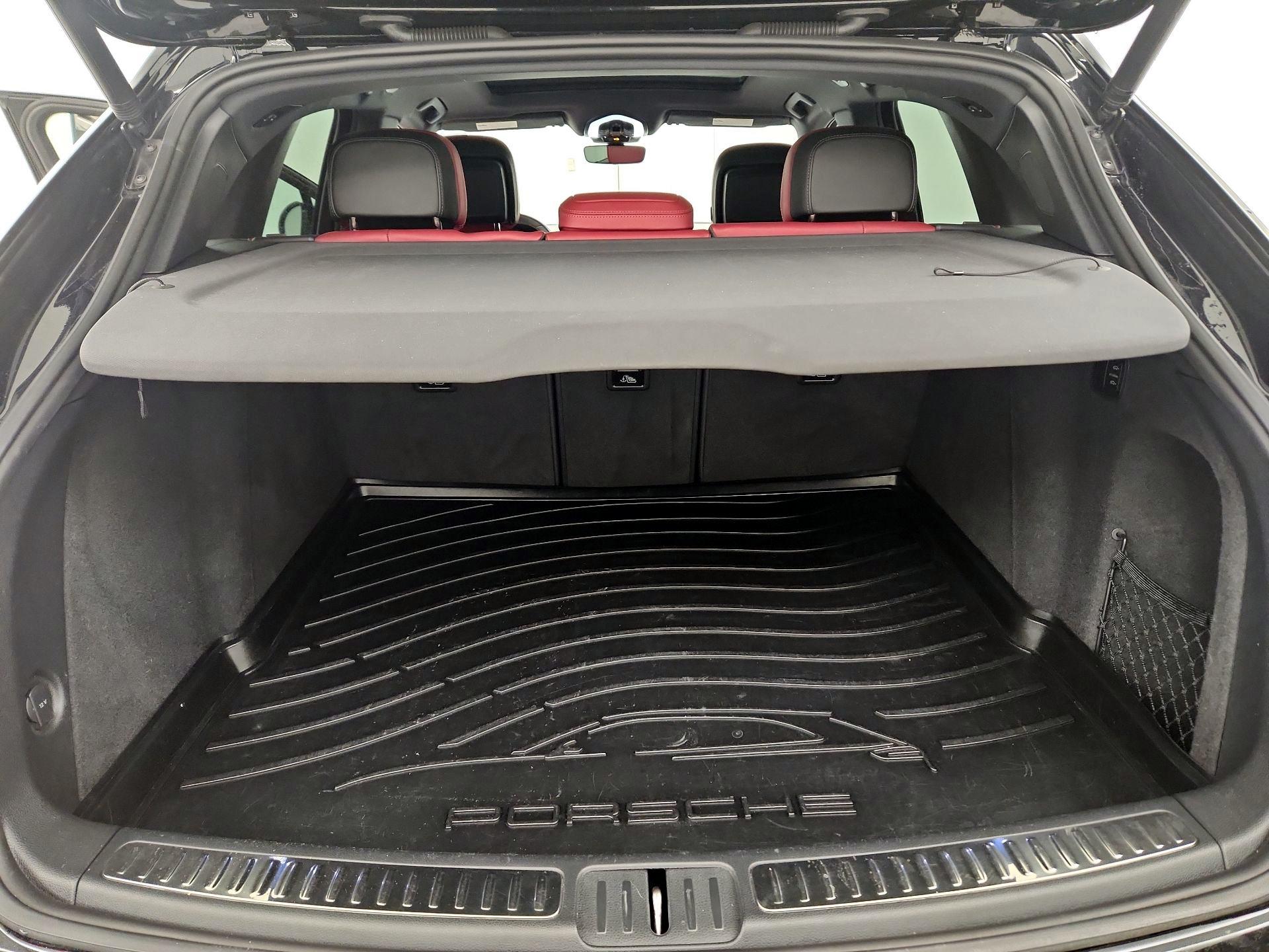 Thumbnail: 2022 Porsche Macan - 20