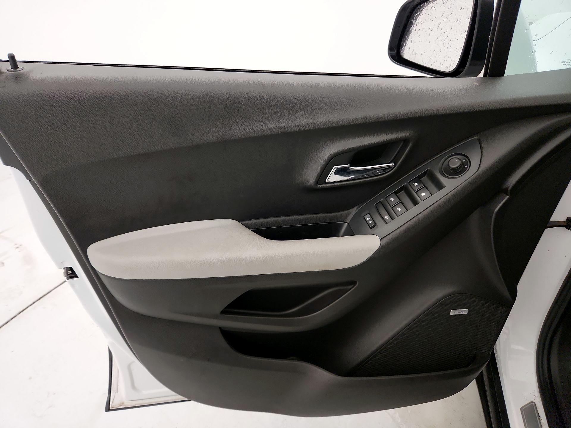 Thumbnail: 2018 Chevrolet Trax - 12