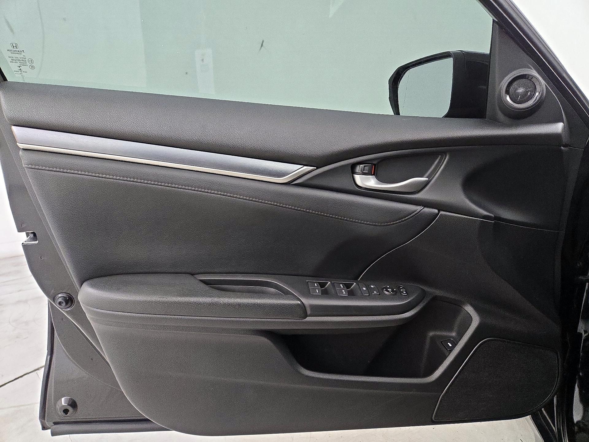 Thumbnail: 2016 Honda Civic - 12