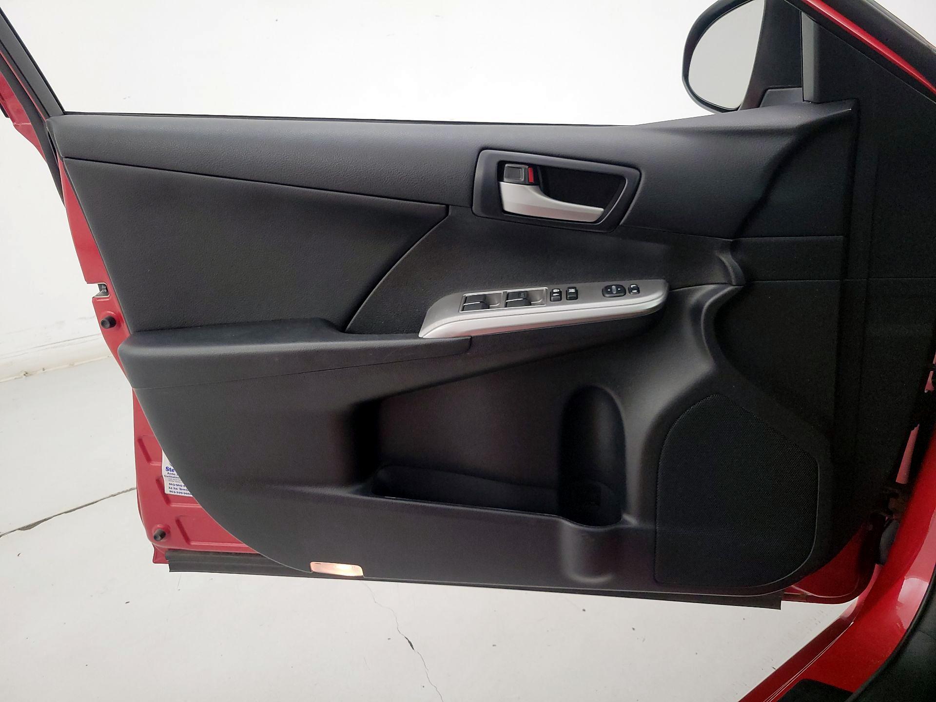 Thumbnail: 2014 Toyota Camry - 12