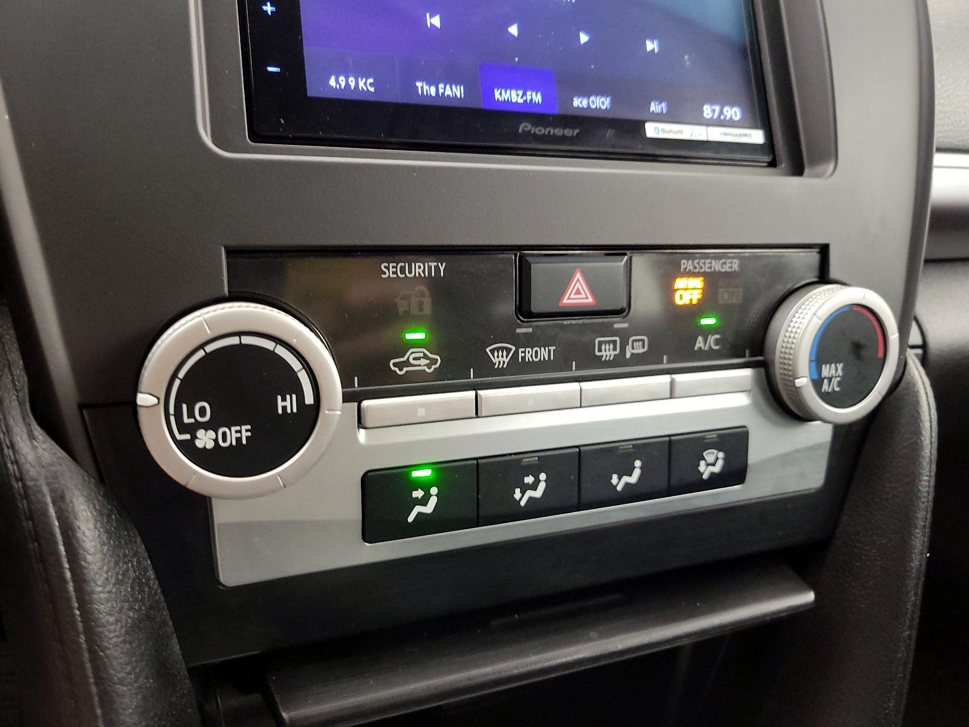 Thumbnail: 2014 Toyota Camry - 15