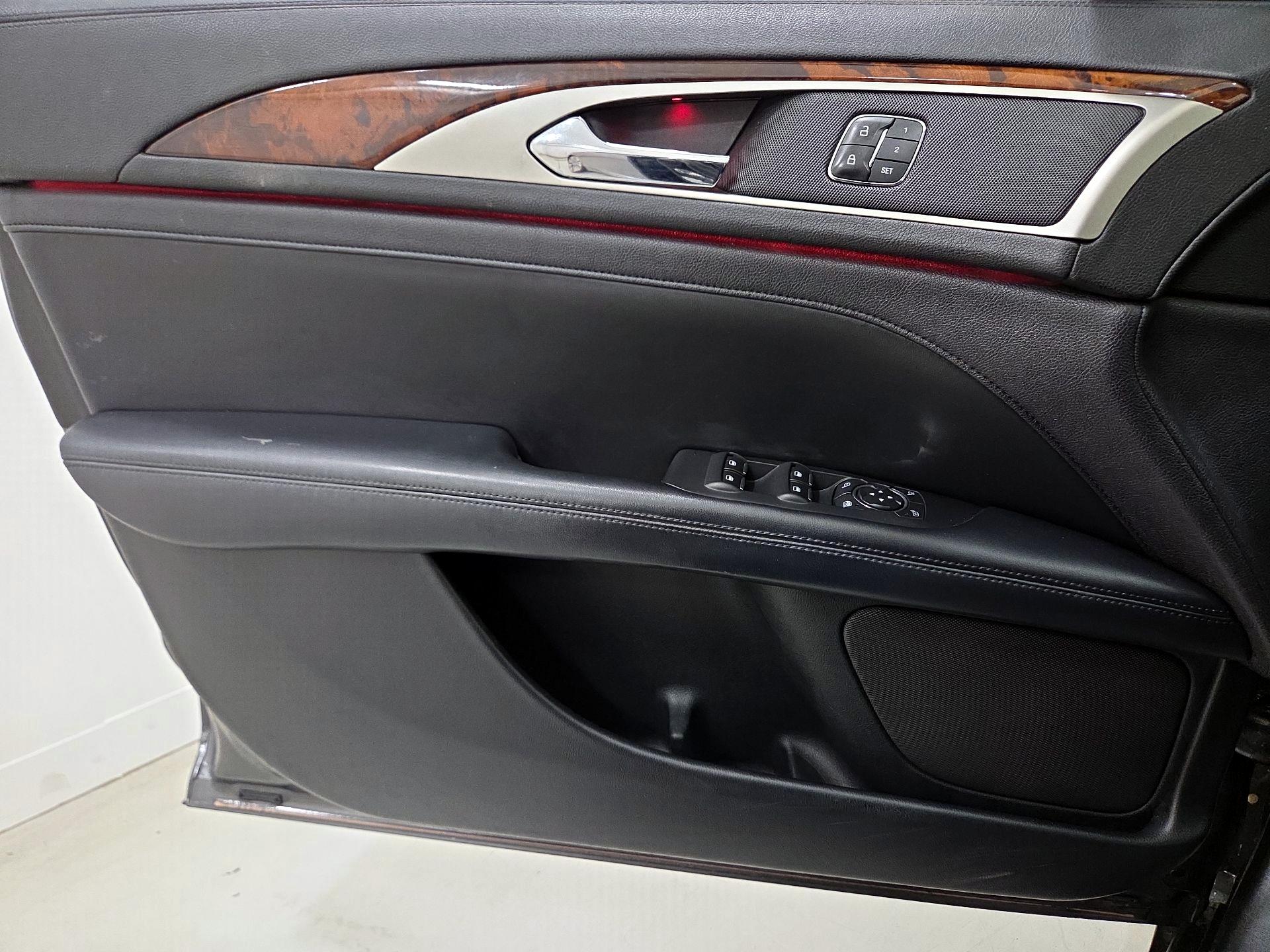 Thumbnail: 2017 Lincoln MKZ - 12