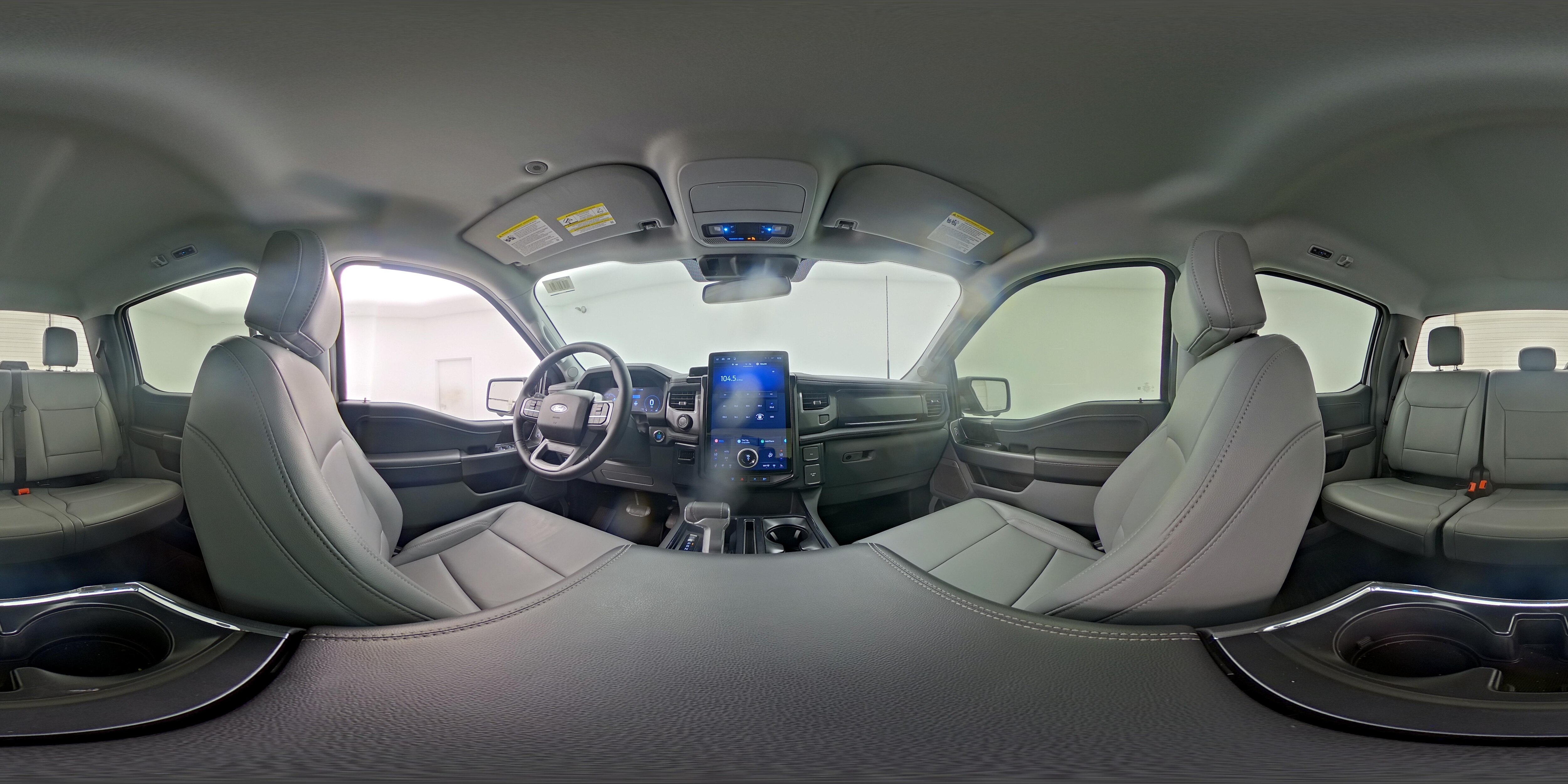 2025 Ford F-150 Lightning Flash - Photo 25