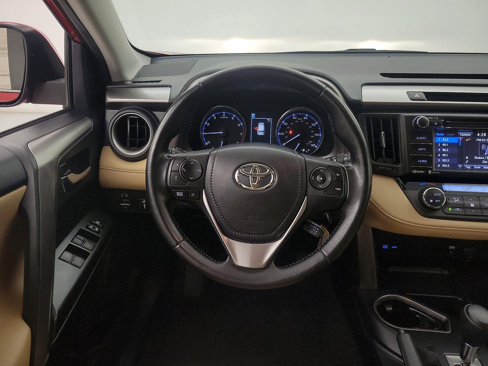Thumbnail: 2016 Toyota RAV4 - 10