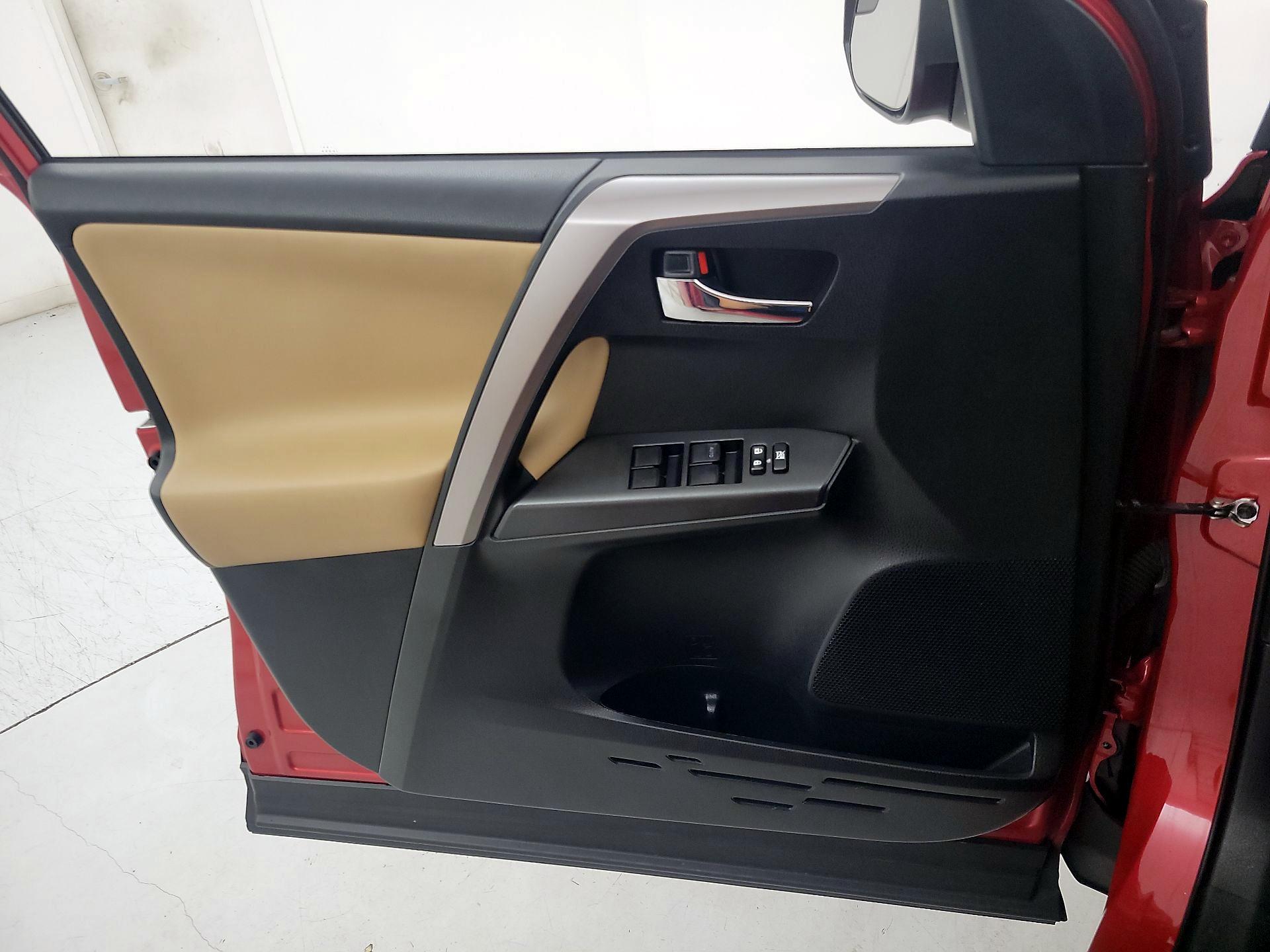 Thumbnail: 2016 Toyota RAV4 - 12