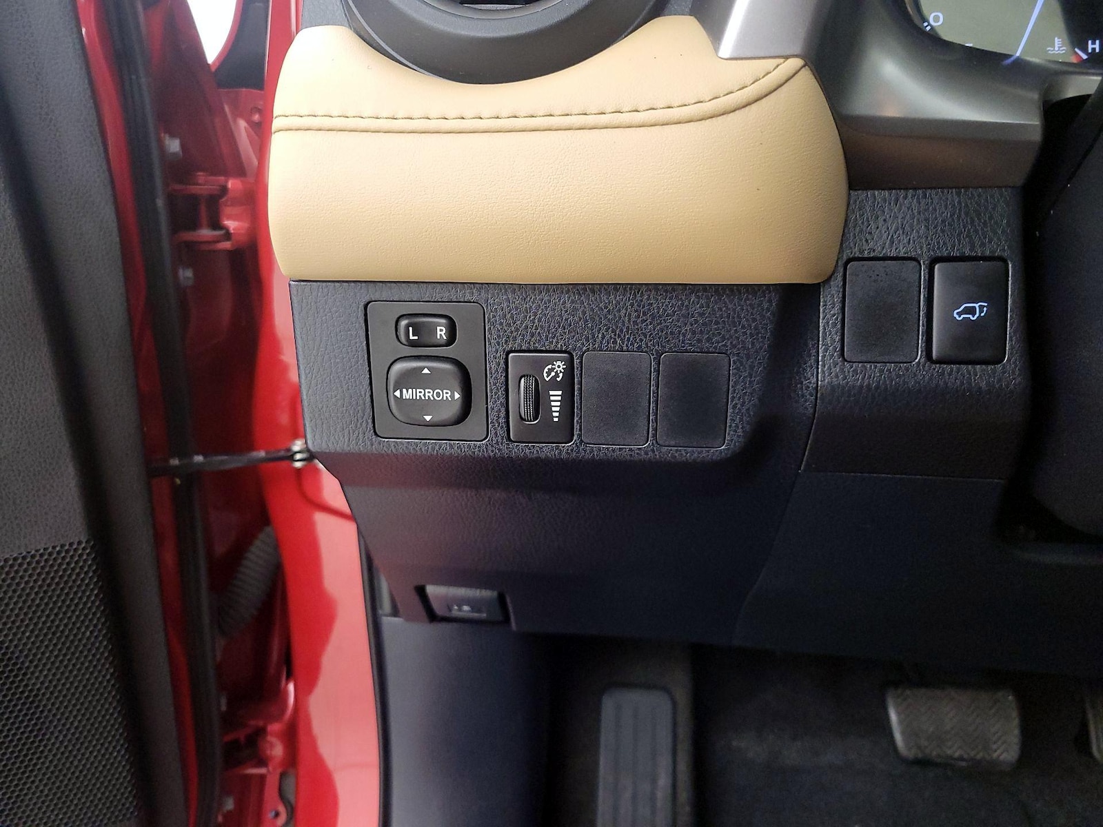 2016 Toyota RAV4 XLE - Photo 14