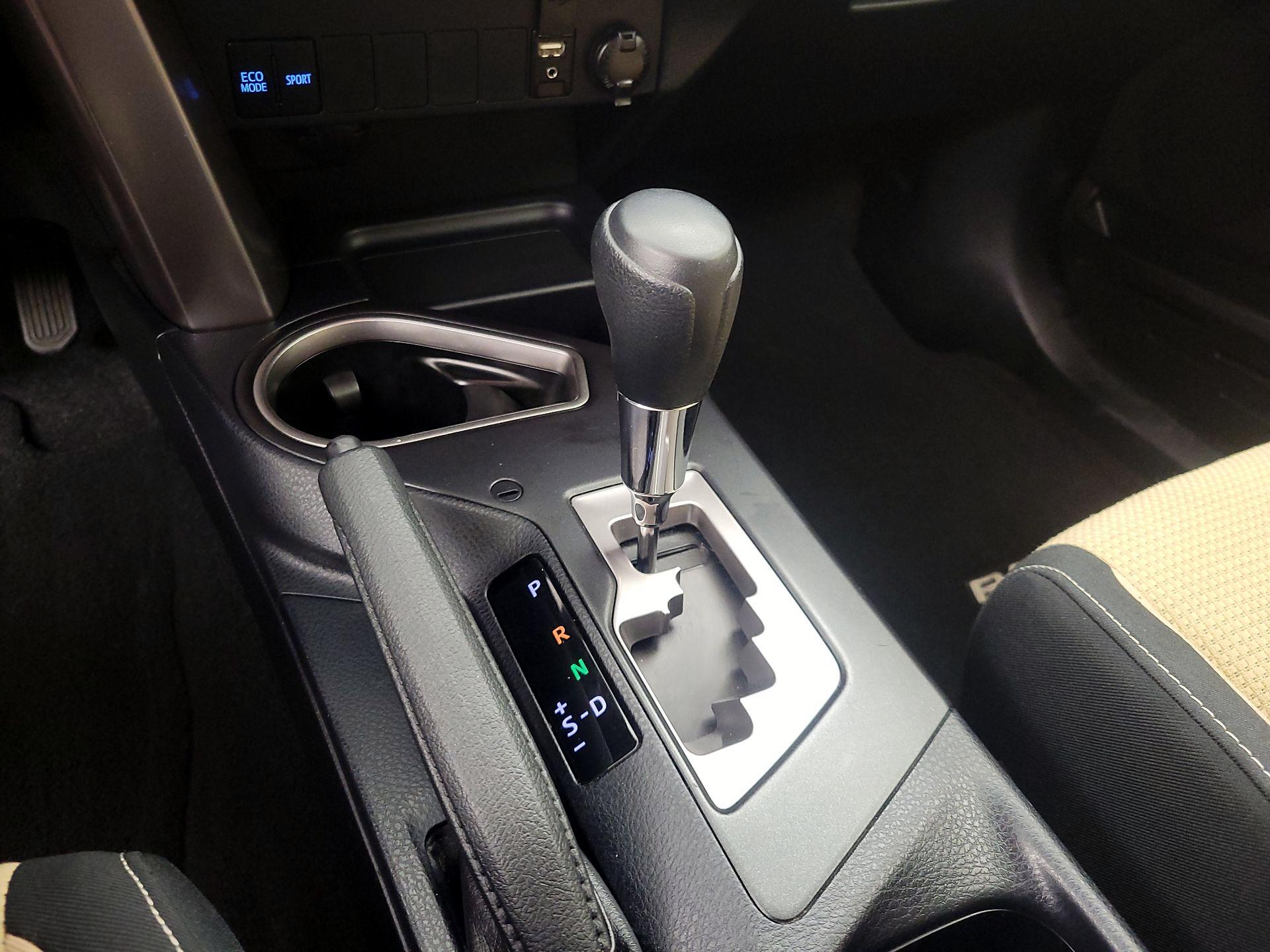 Thumbnail: 2016 Toyota RAV4 - 17