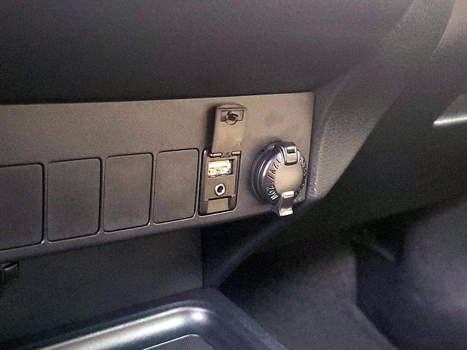 2016 Toyota RAV4 XLE - Photo 19