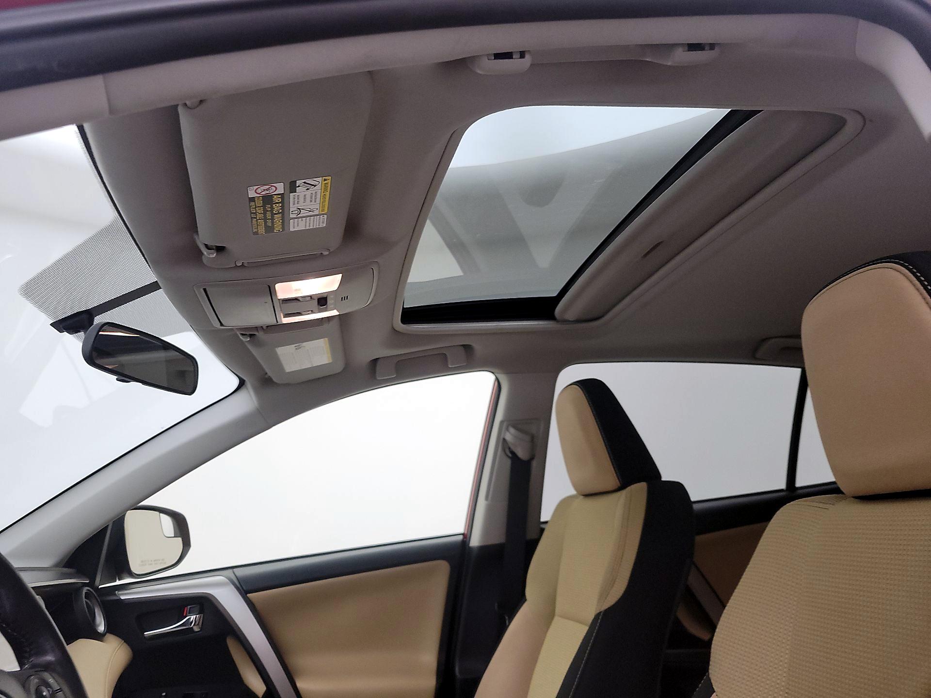 Thumbnail: 2016 Toyota RAV4 - 19