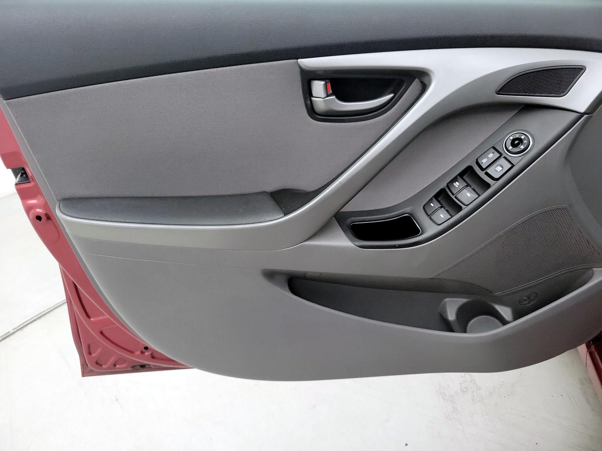 Thumbnail: 2016 Hyundai Elantra - 12