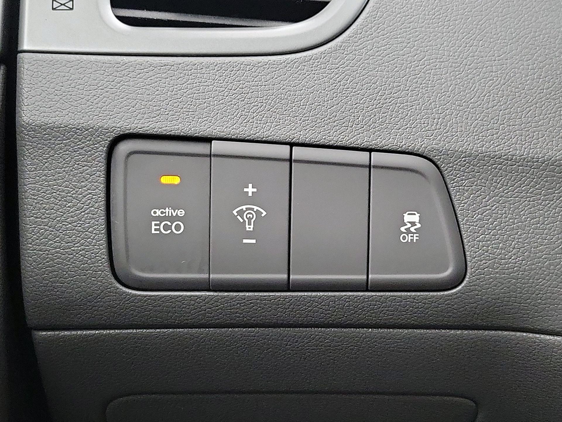 Thumbnail: 2016 Hyundai Elantra - 13