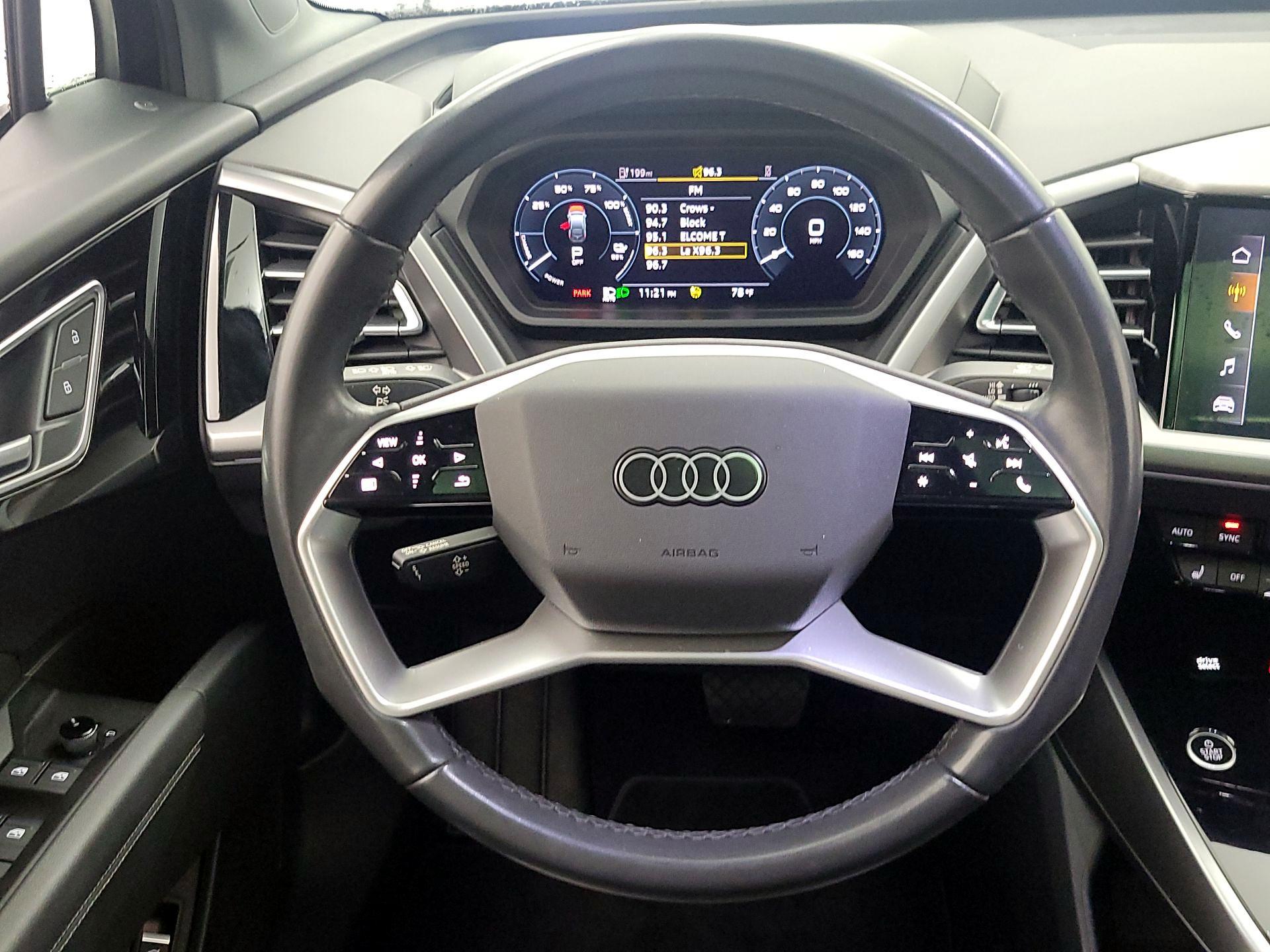 Thumbnail: 2023 Audi Q4 e-tron - 10