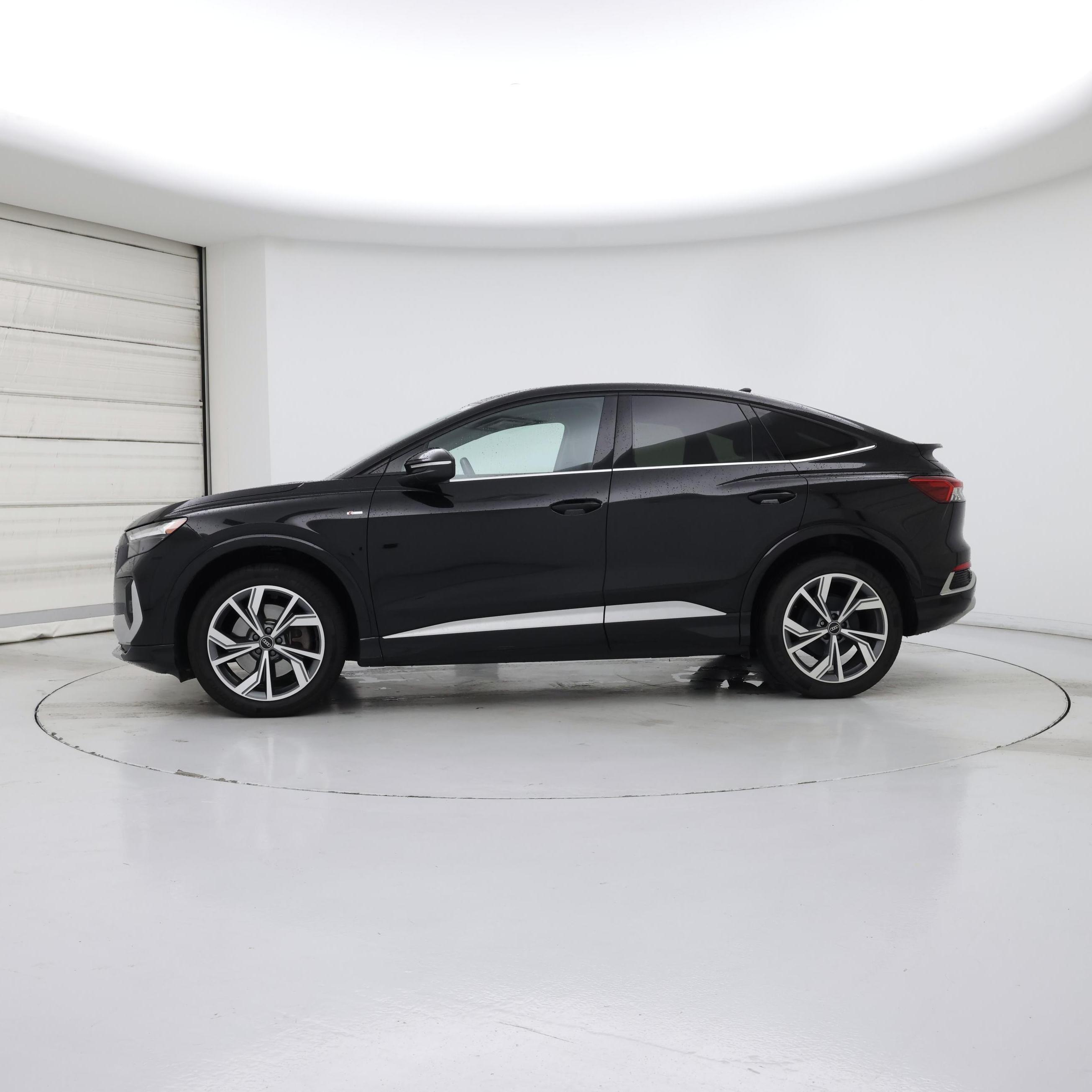 Thumbnail: 2023 Audi Q4 e-tron - 3