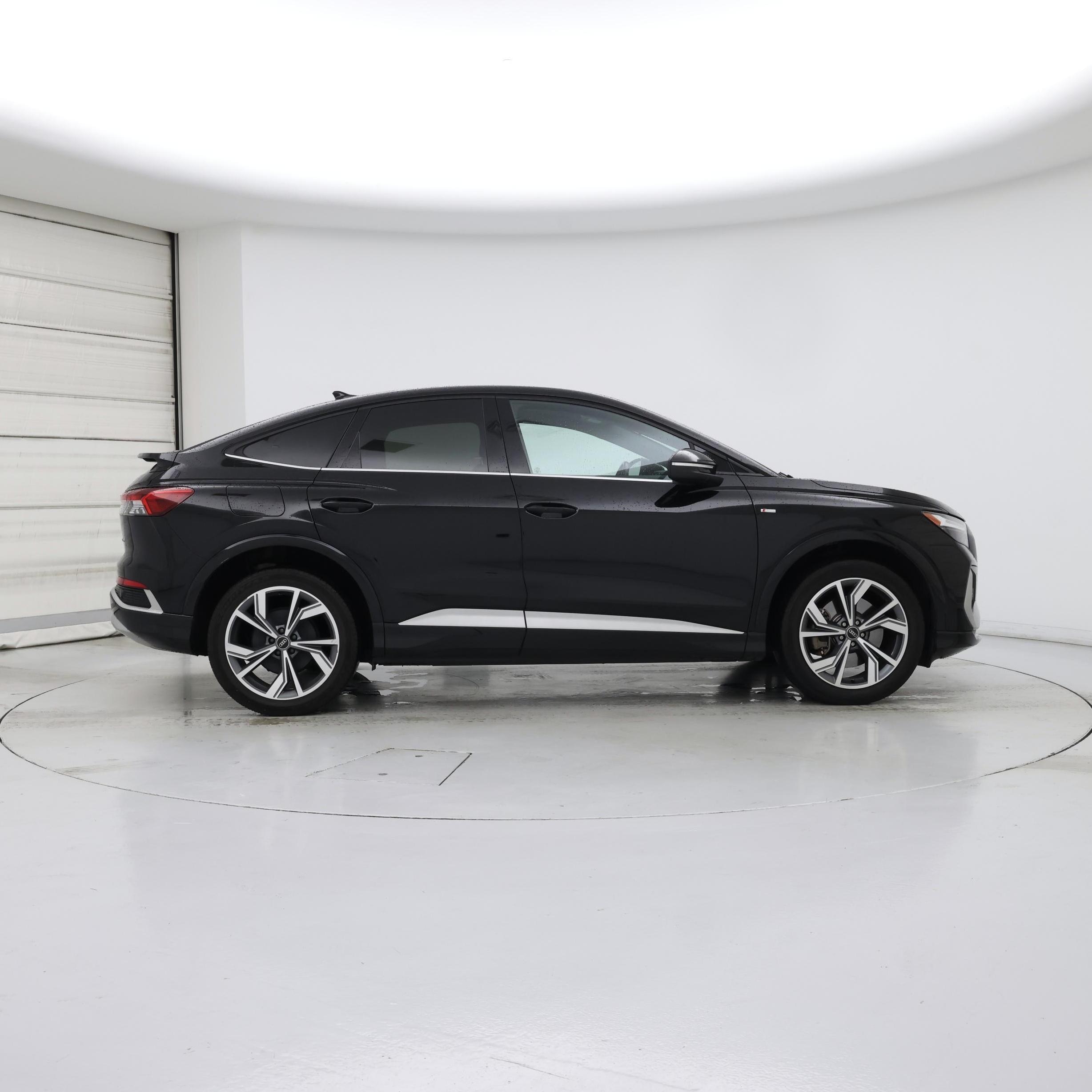 Thumbnail: 2023 Audi Q4 e-tron - 7