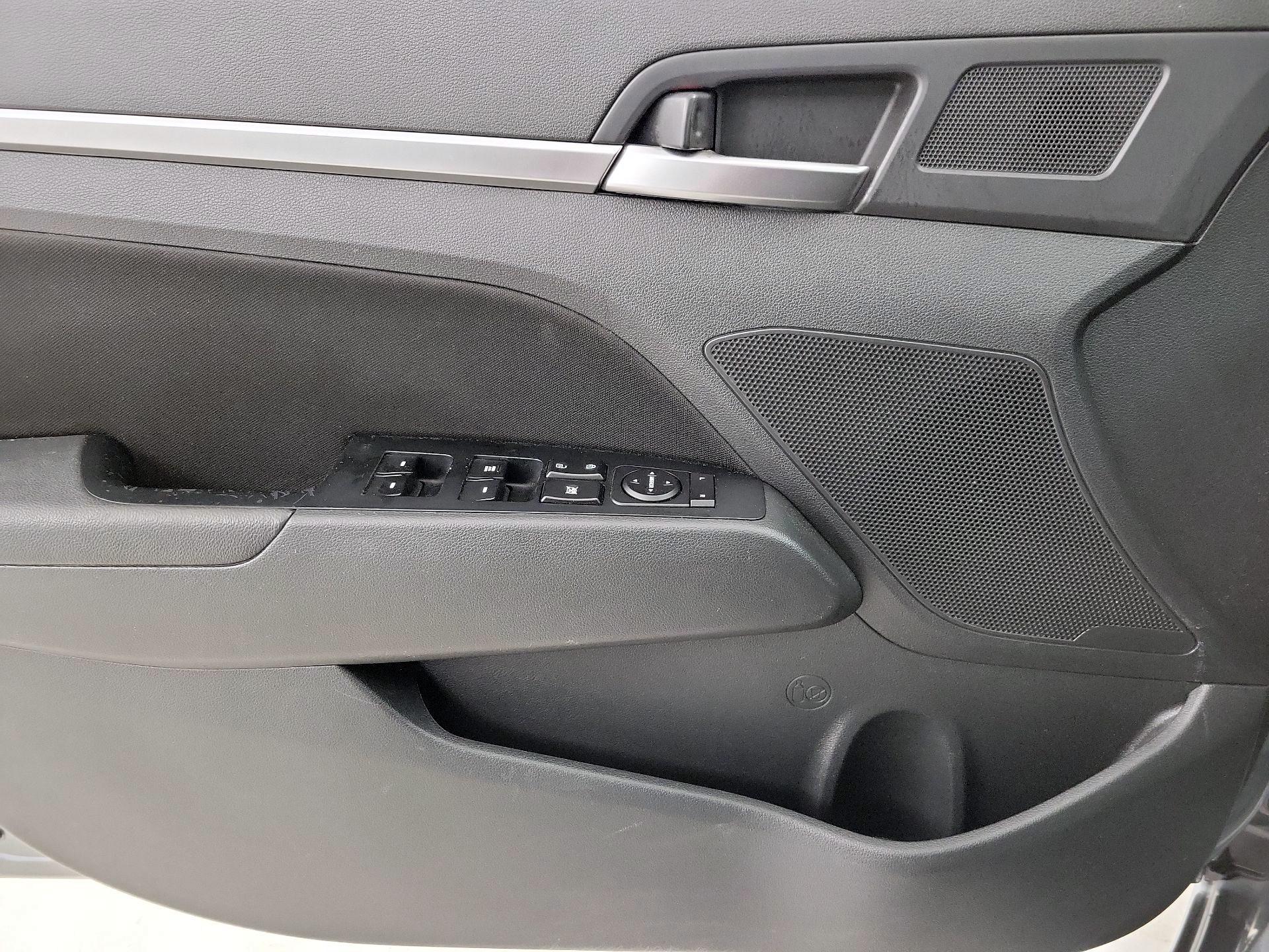 Thumbnail: 2019 Hyundai Elantra - 12
