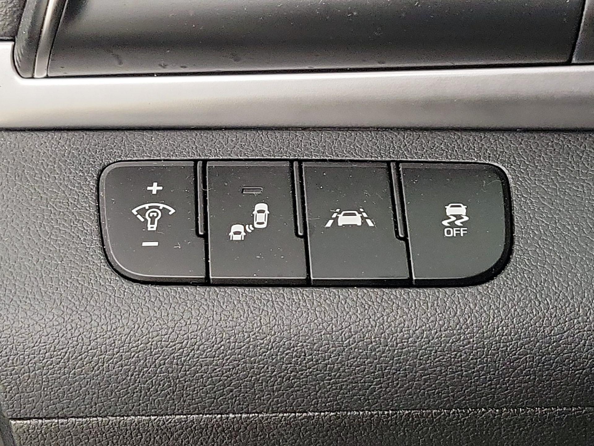 Thumbnail: 2019 Hyundai Elantra - 13