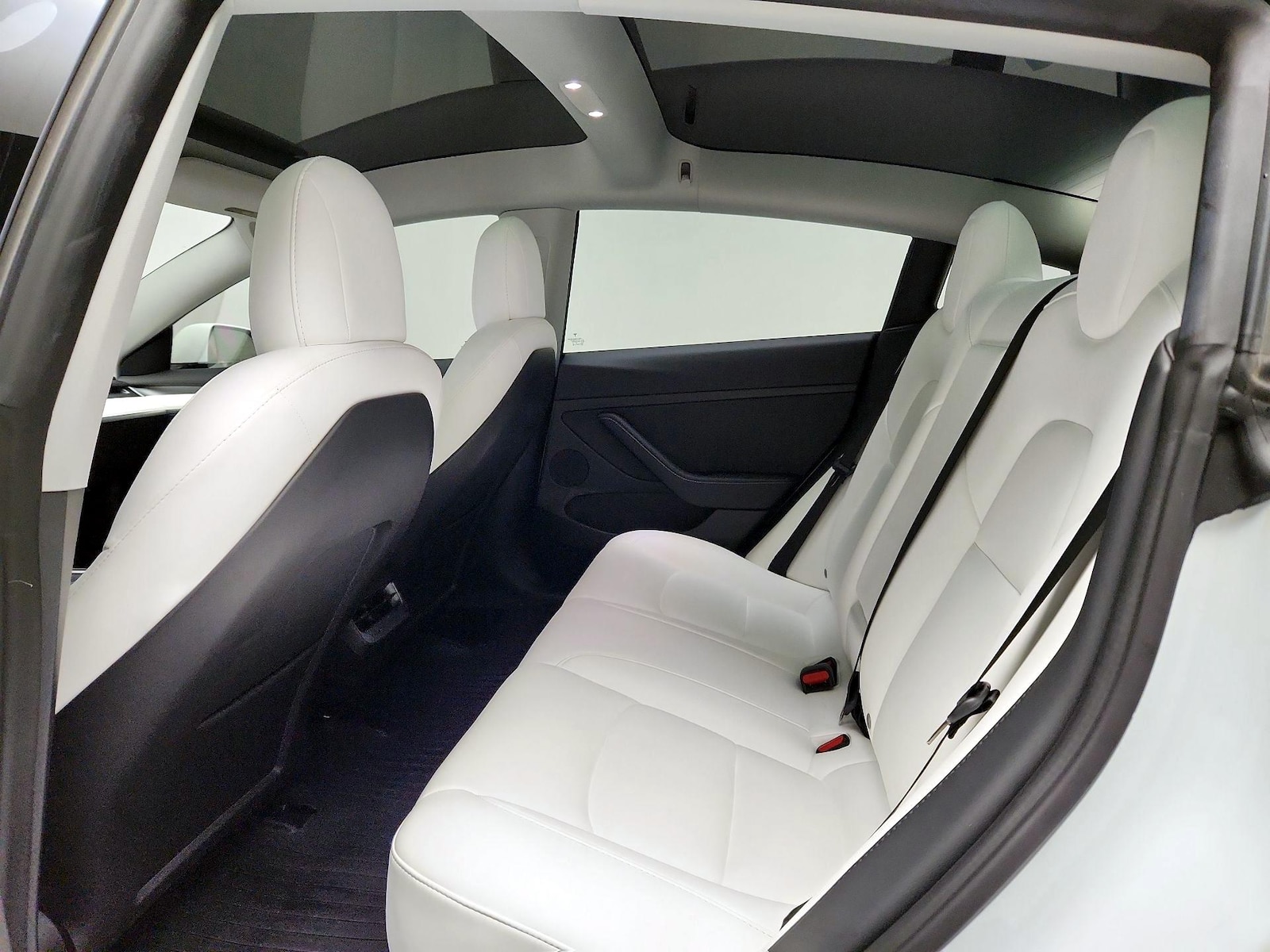 2022 Tesla Model 3 Long Range - Photo 18
