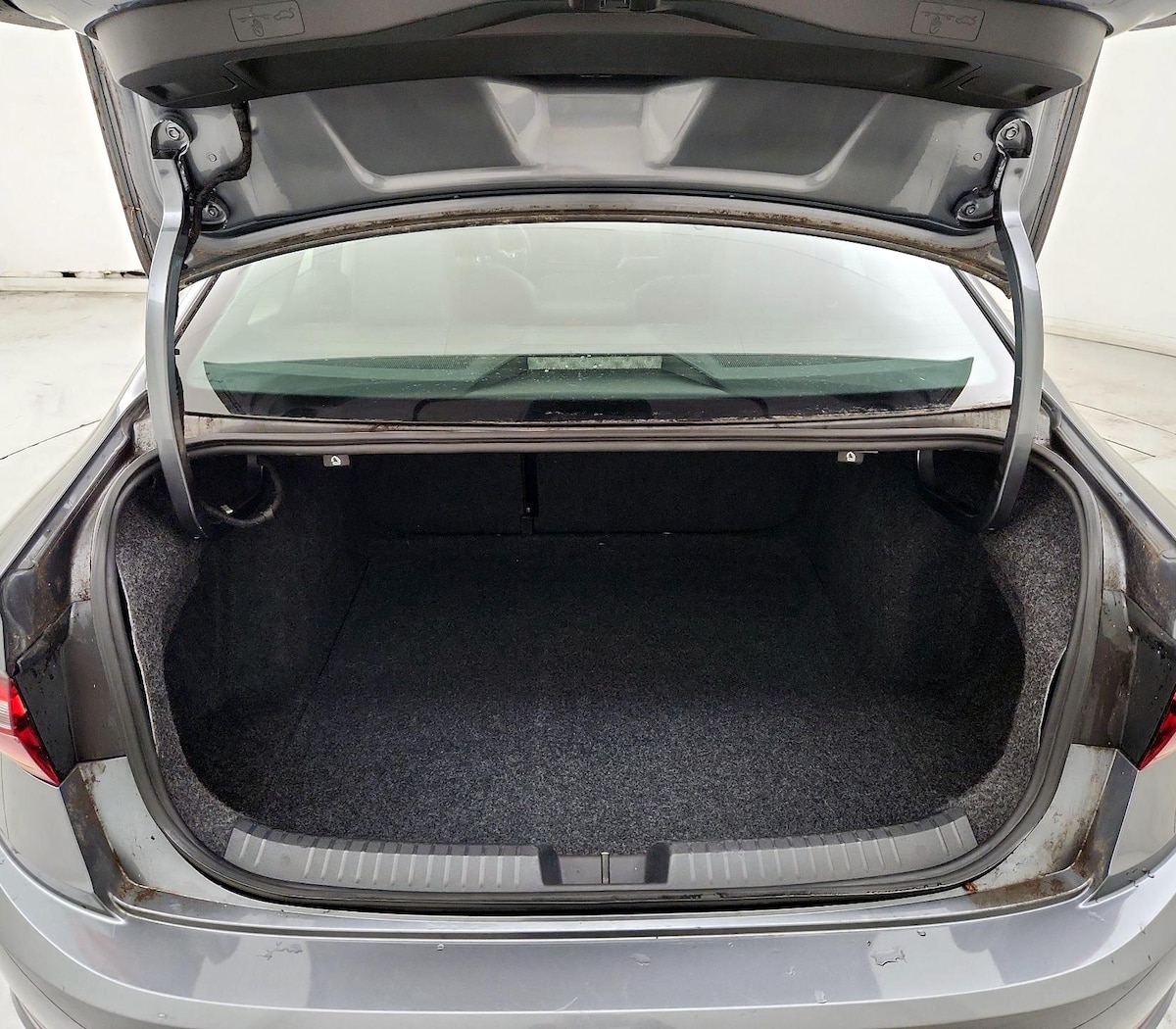 Trunk/Cargo (Seats Up)