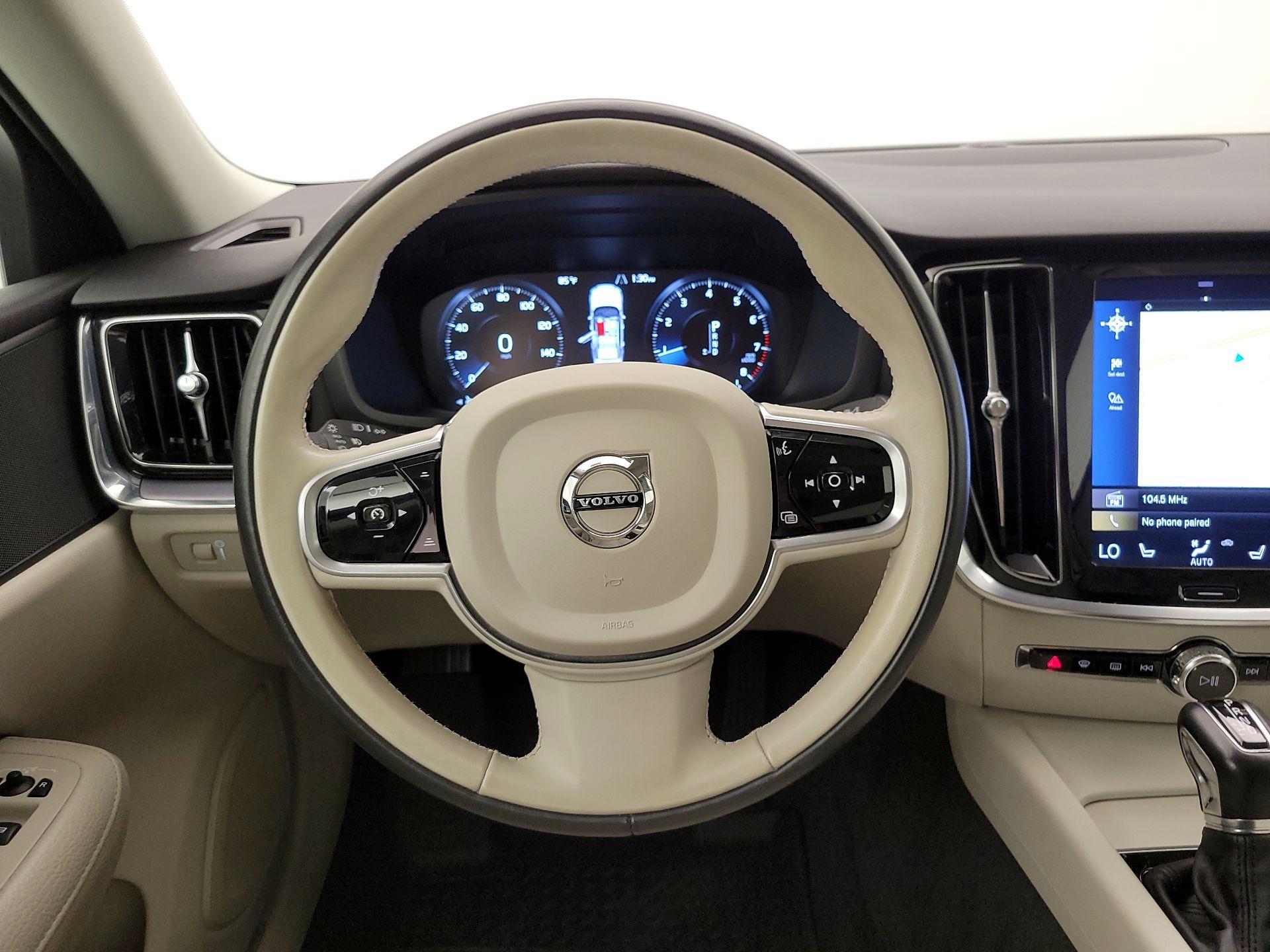 Thumbnail: 2020 Volvo S60 - 10