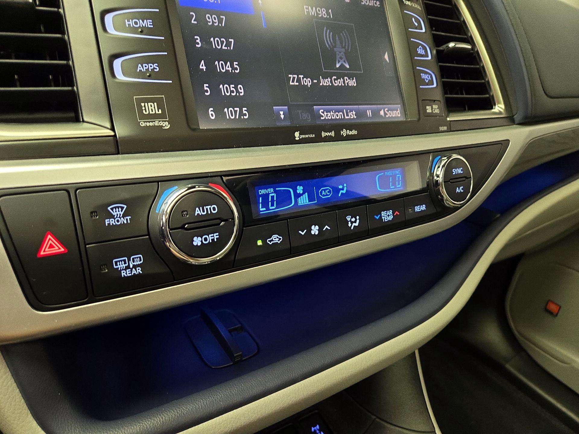Thumbnail: 2019 Toyota Highlander - 17