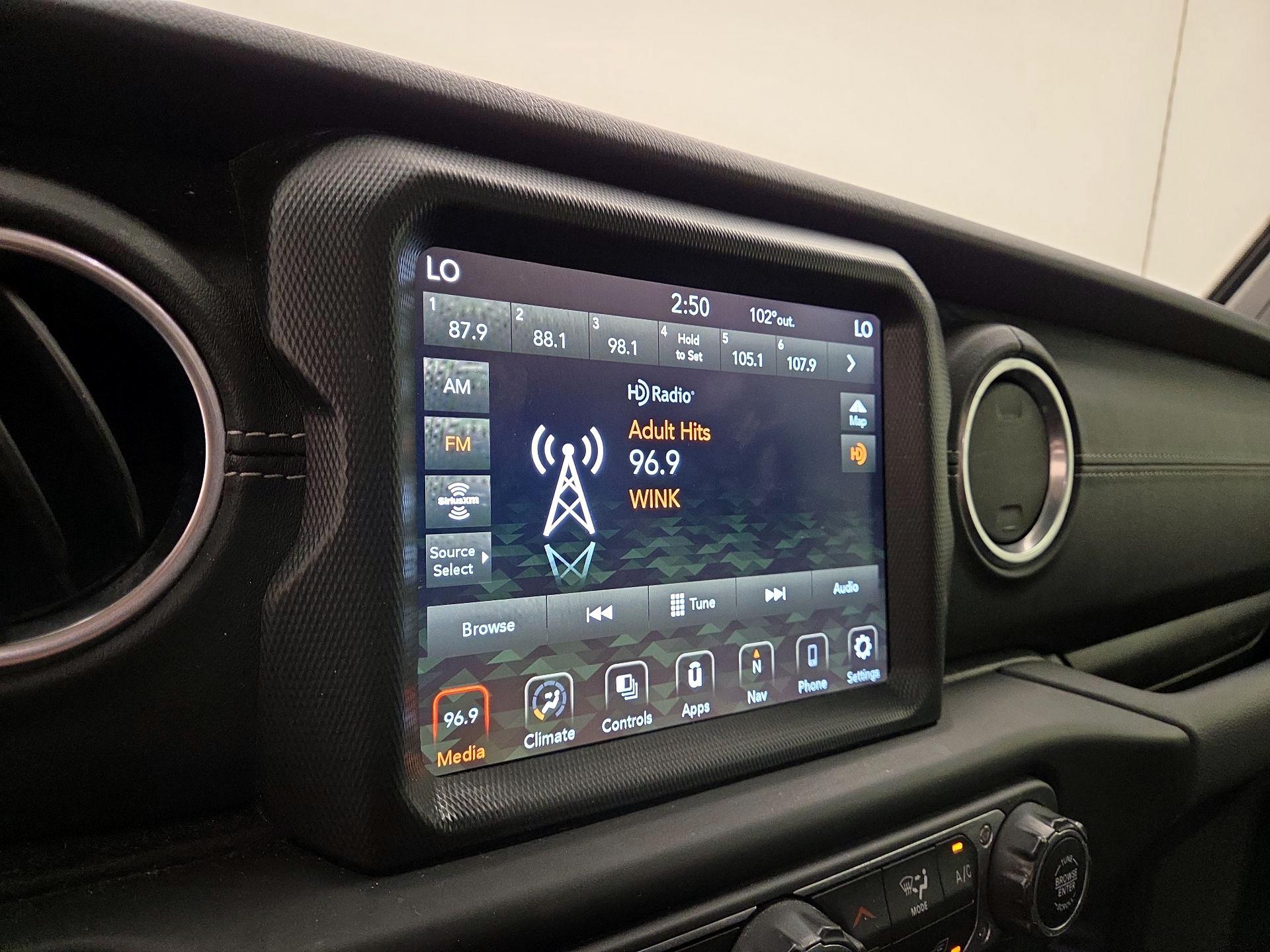 Thumbnail: 2021 Jeep Gladiator - 16