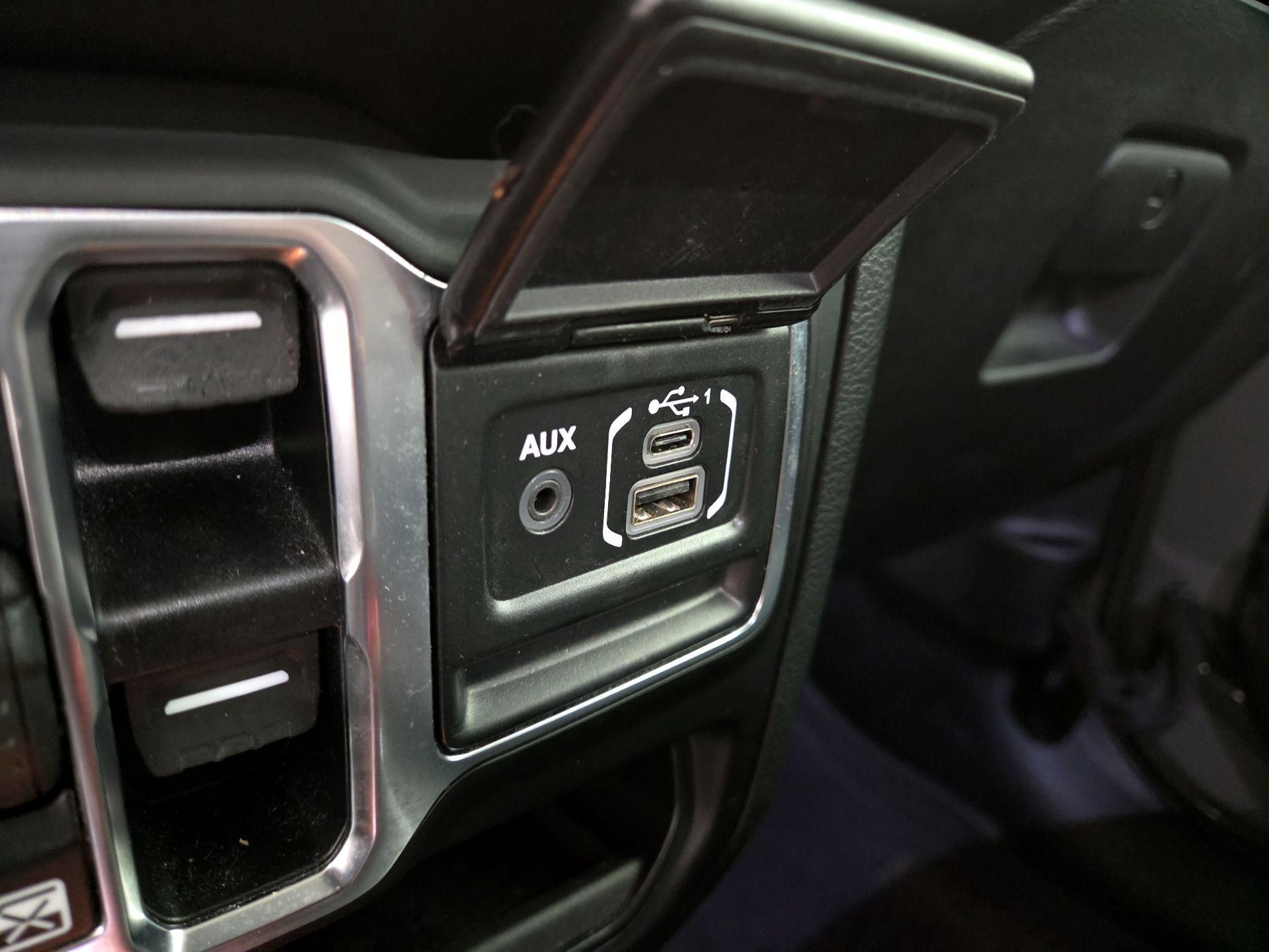 Thumbnail: 2021 Jeep Gladiator - 19