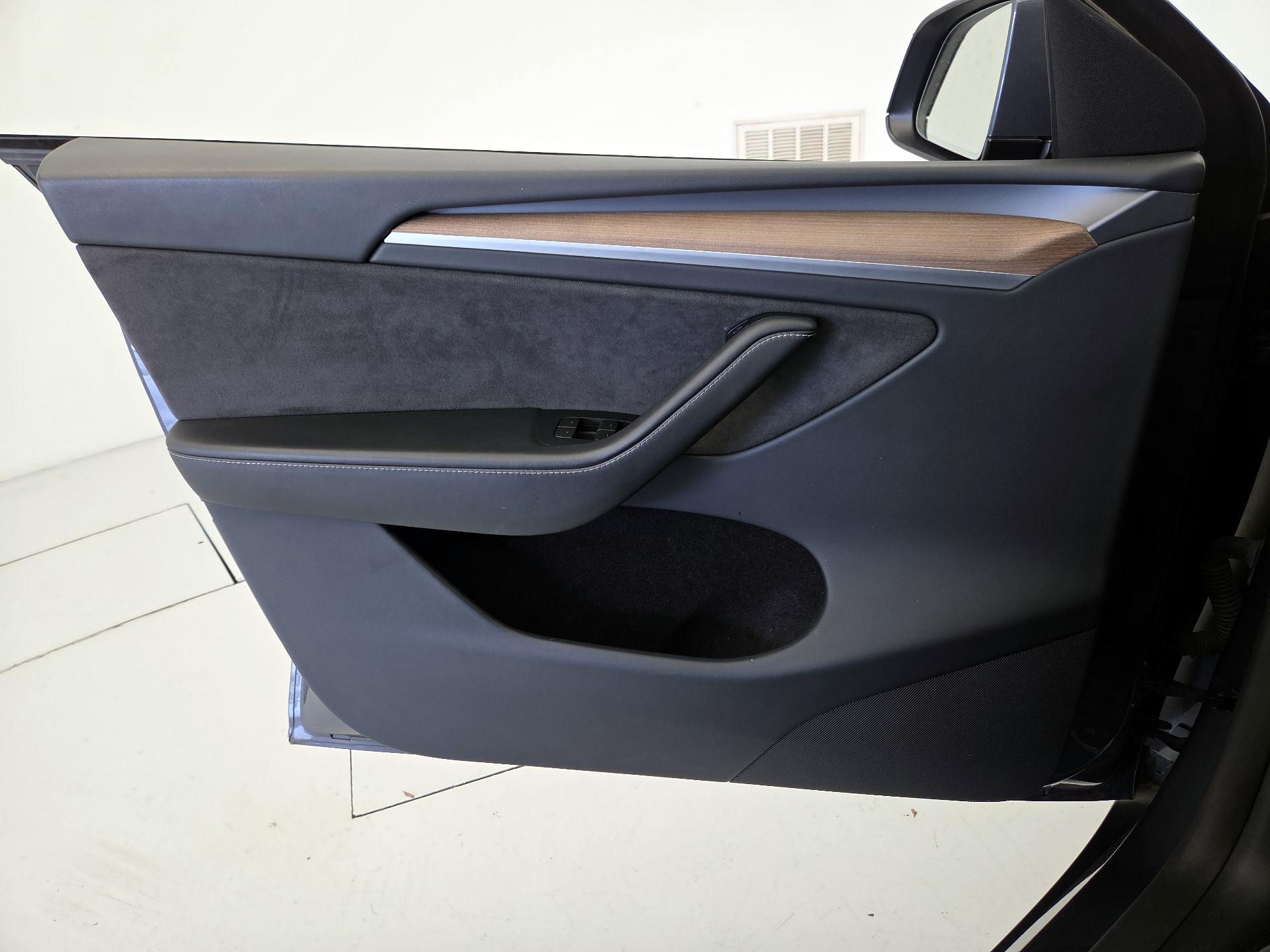 Thumbnail: 2023 Tesla Model Y - 12