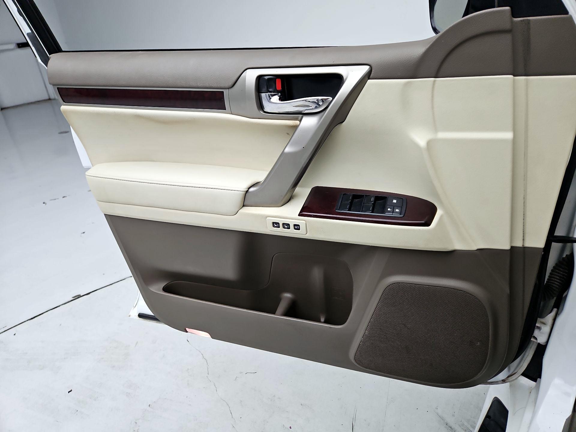 Thumbnail: 2016 Lexus GX - 12