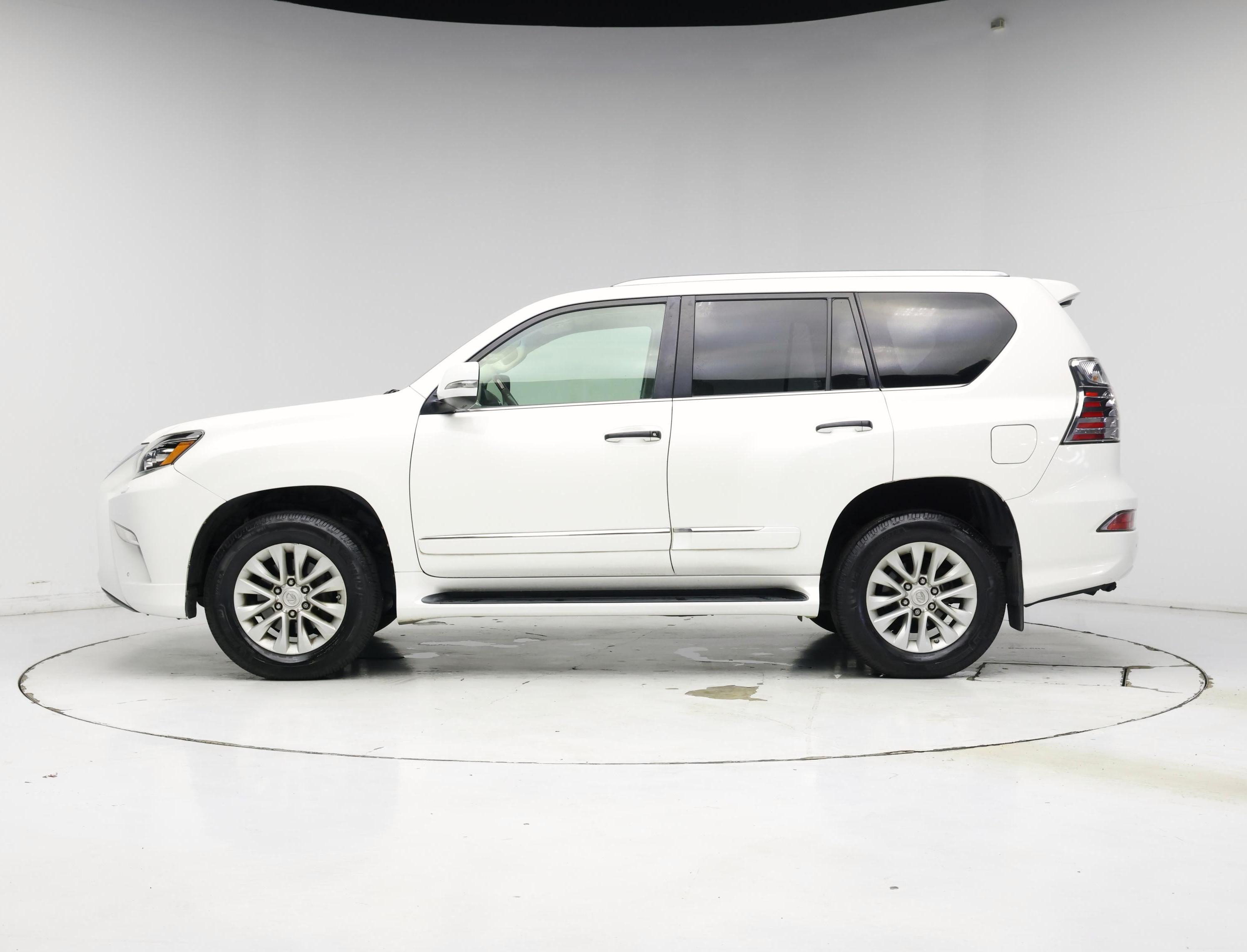 Thumbnail: 2016 Lexus GX - 3