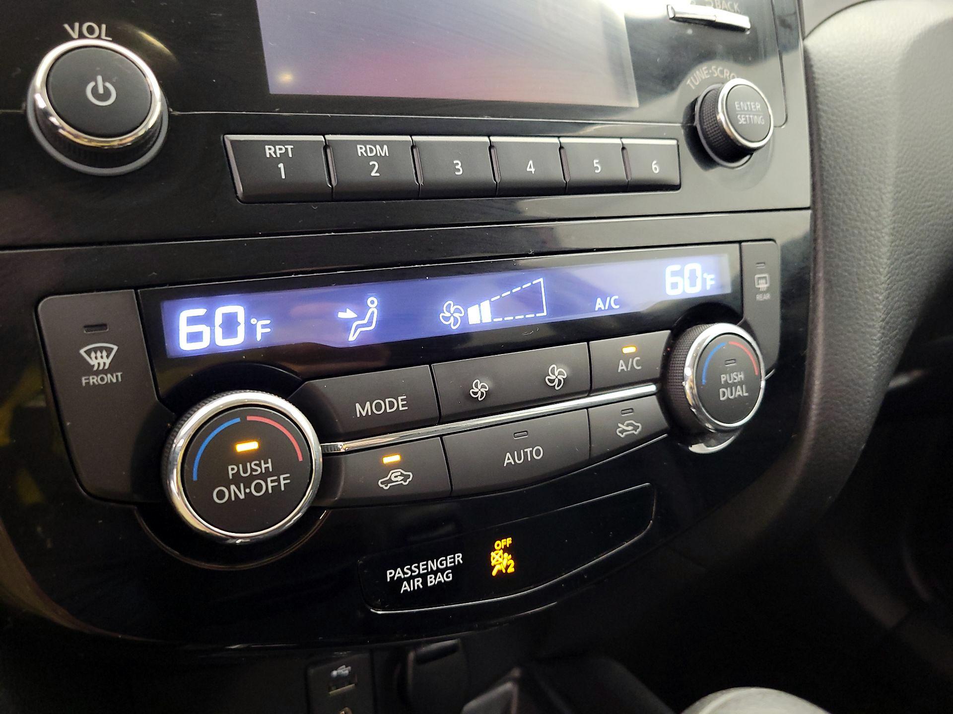 Thumbnail: 2014 Nissan Rogue - 16