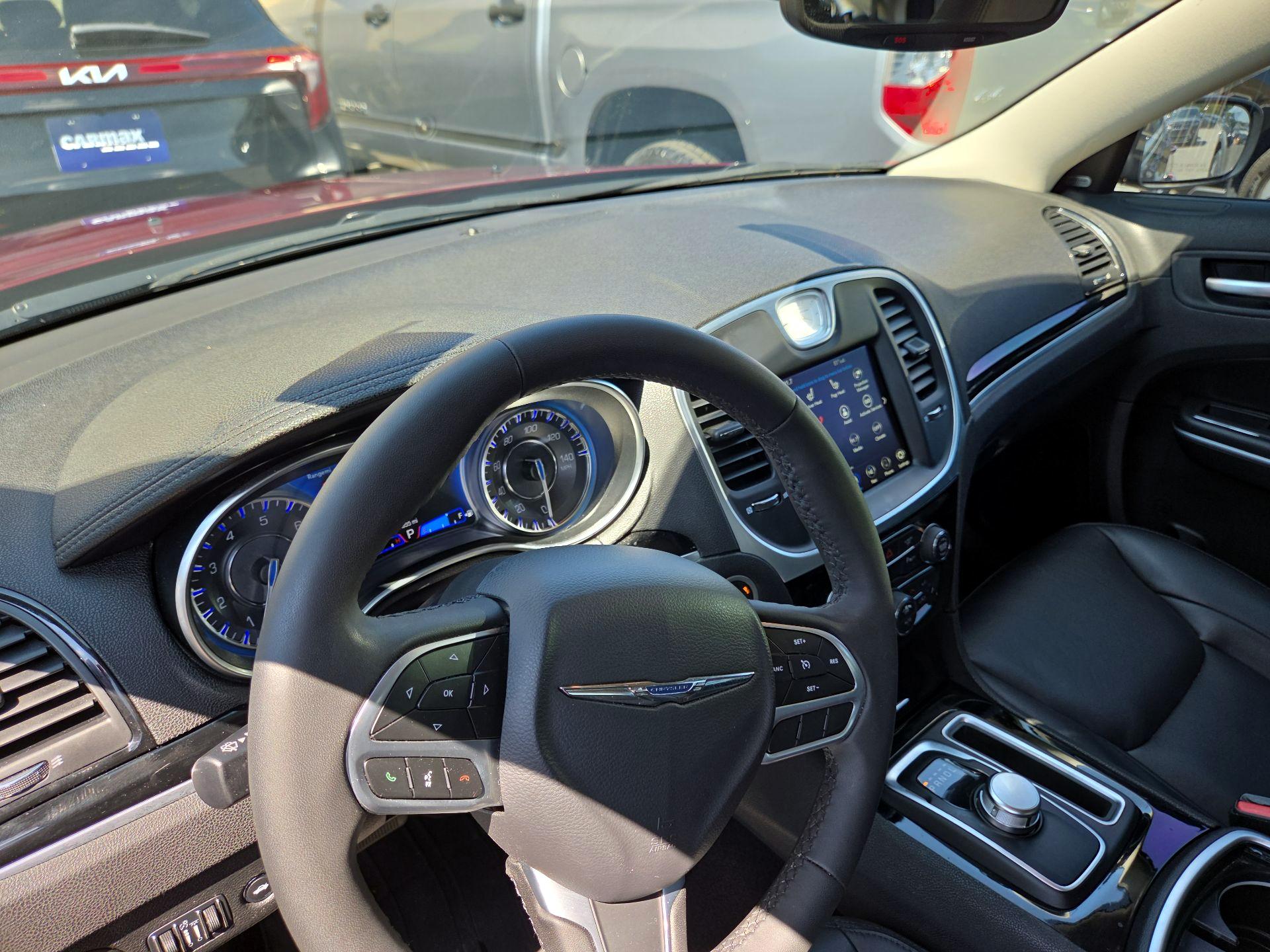Thumbnail: 2023 Chrysler 300 - 9