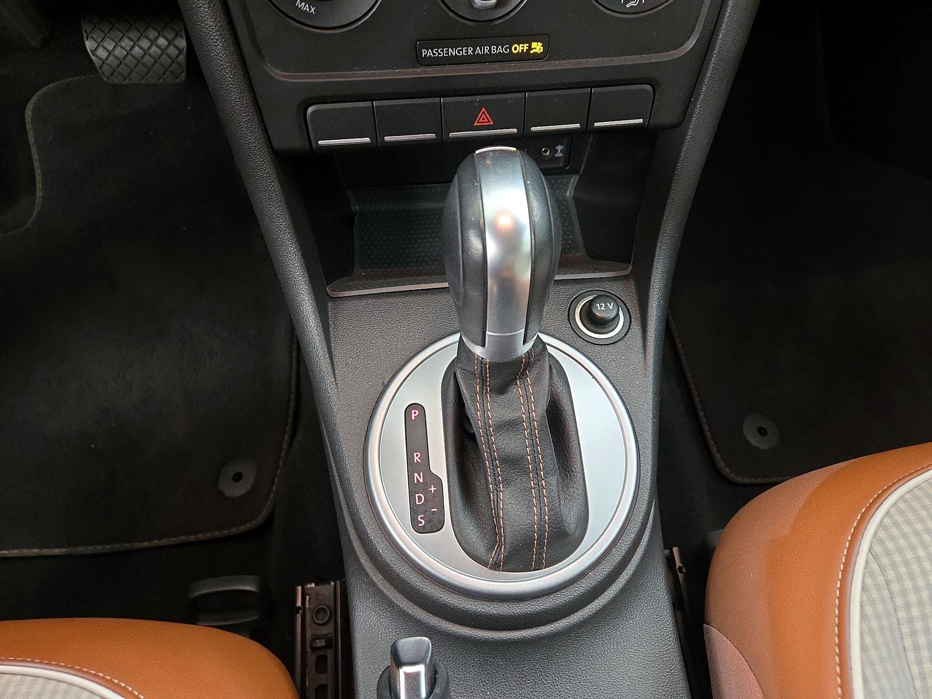 Thumbnail: 2016 Volkswagen Beetle - 15