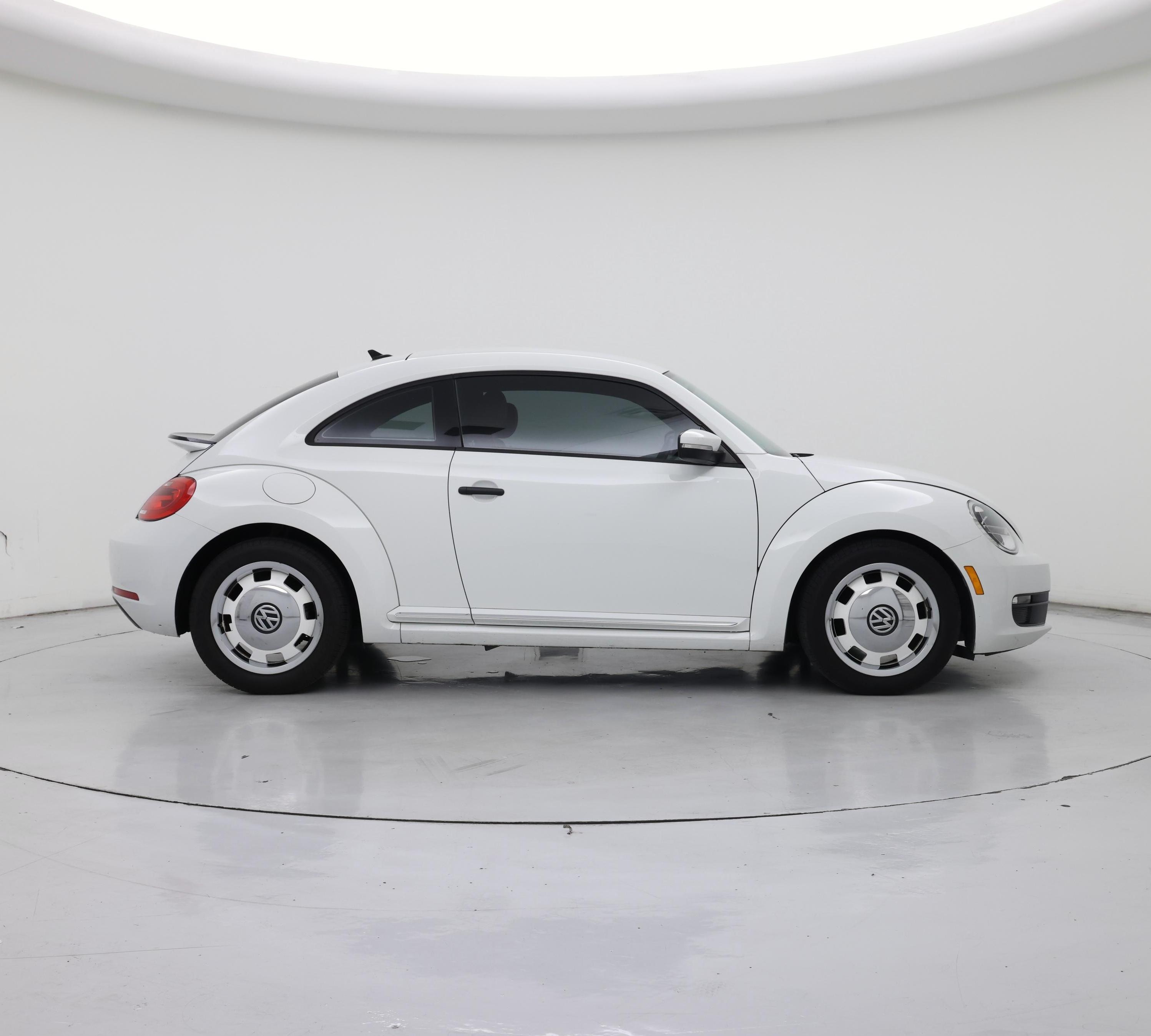 Thumbnail: 2016 Volkswagen Beetle - 7