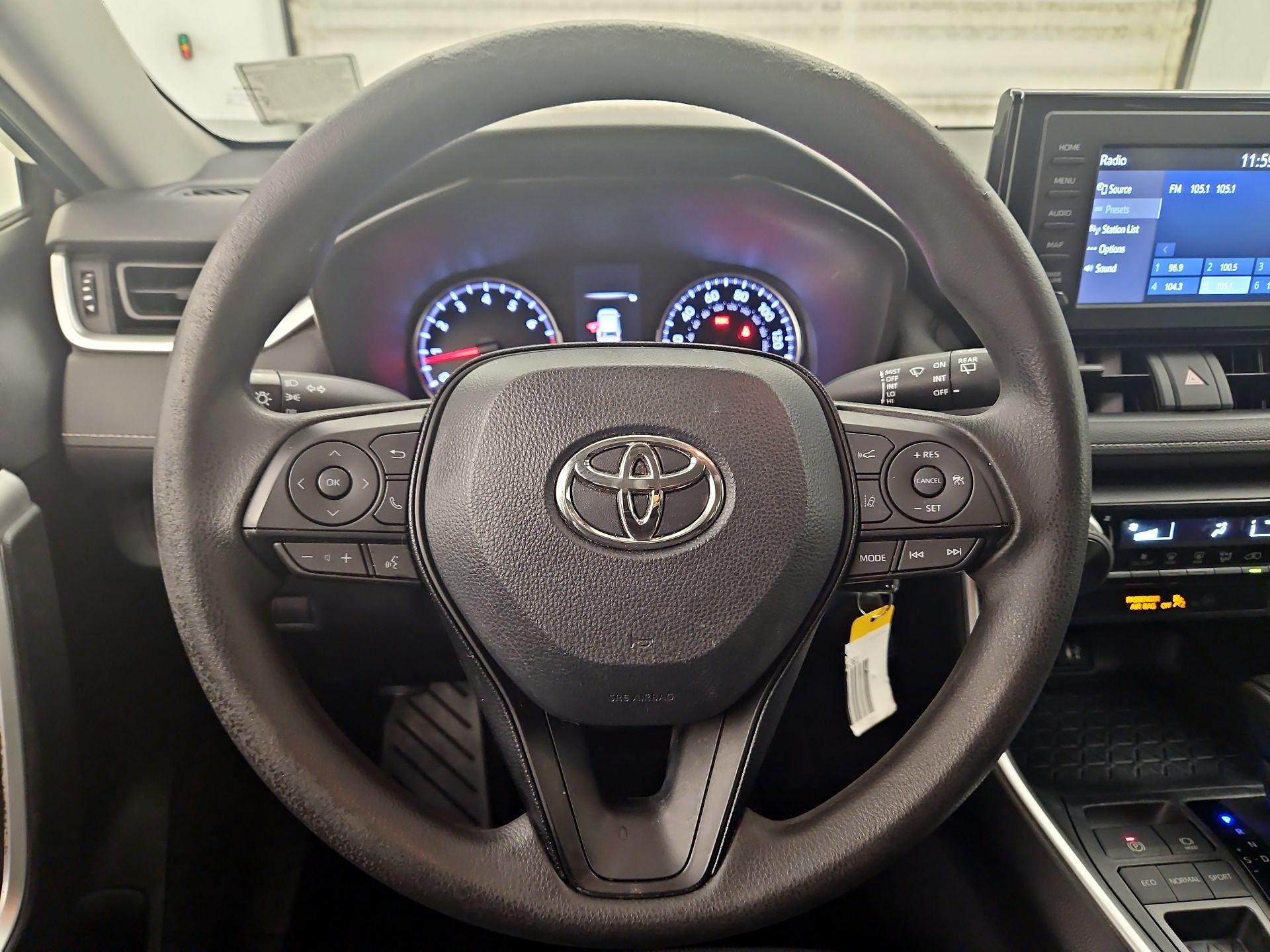 Thumbnail: 2019 Toyota RAV4 - 10