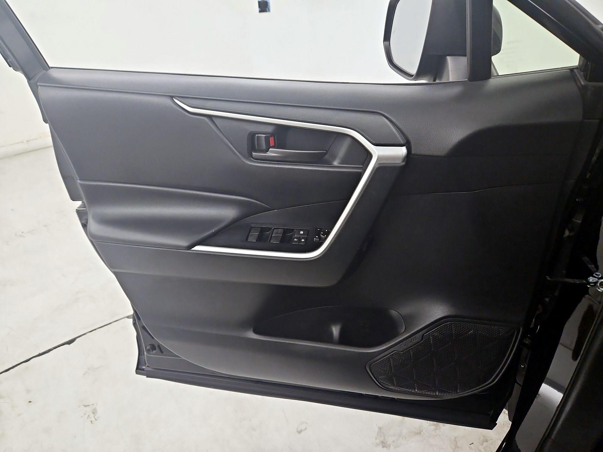 Thumbnail: 2019 Toyota RAV4 - 12