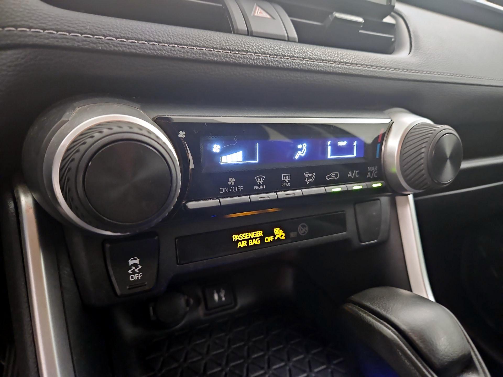 Thumbnail: 2019 Toyota RAV4 - 16