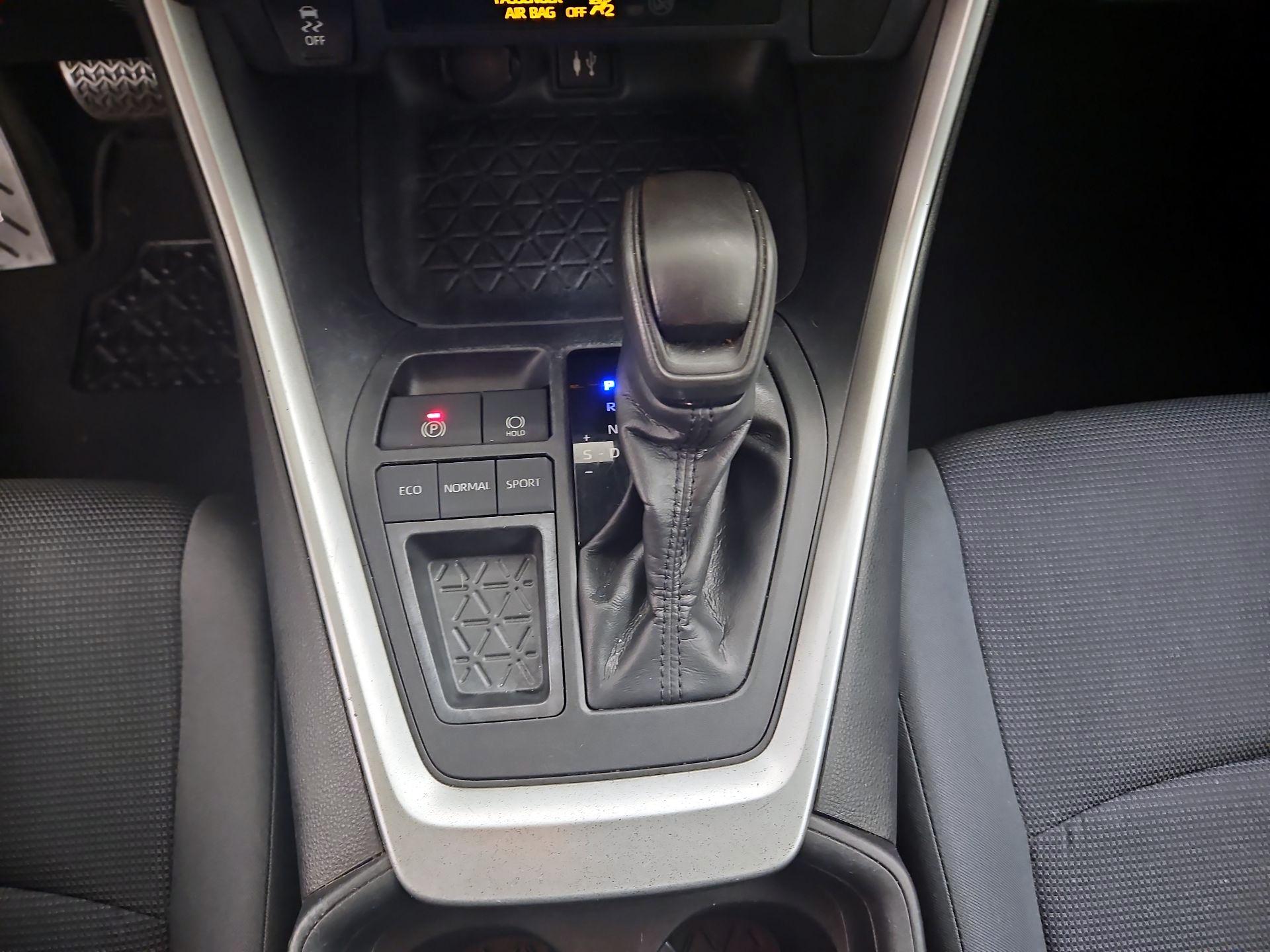 Thumbnail: 2019 Toyota RAV4 - 17
