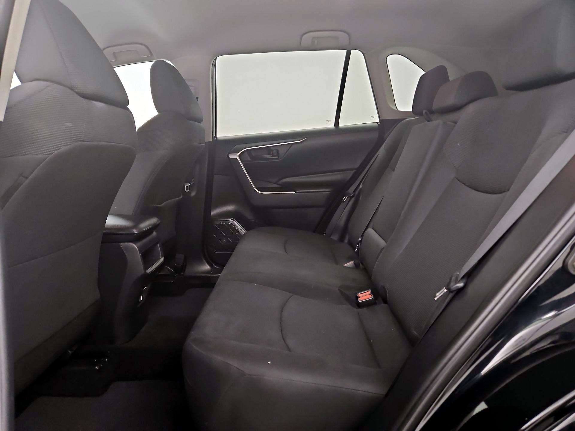 Thumbnail: 2019 Toyota RAV4 - 19