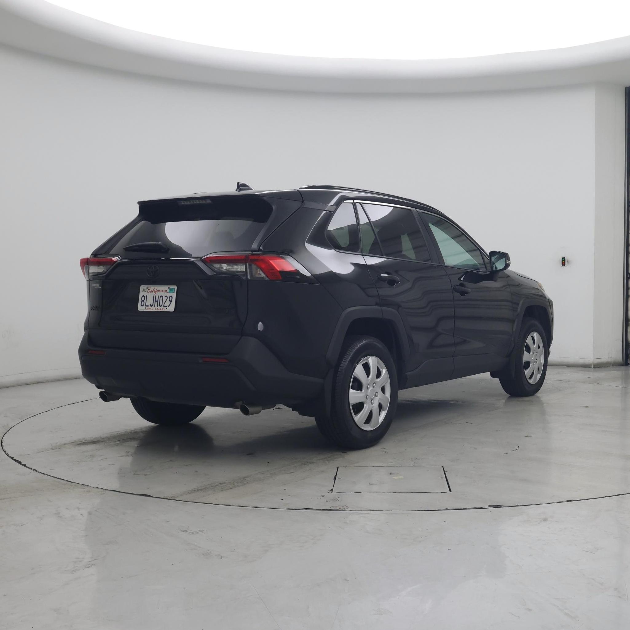 Thumbnail: 2019 Toyota RAV4 - 8