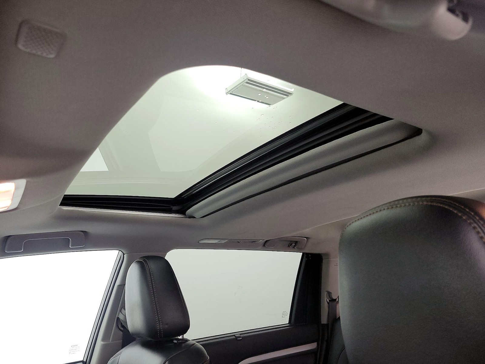 Sunroof(s) & Overhead Airbags