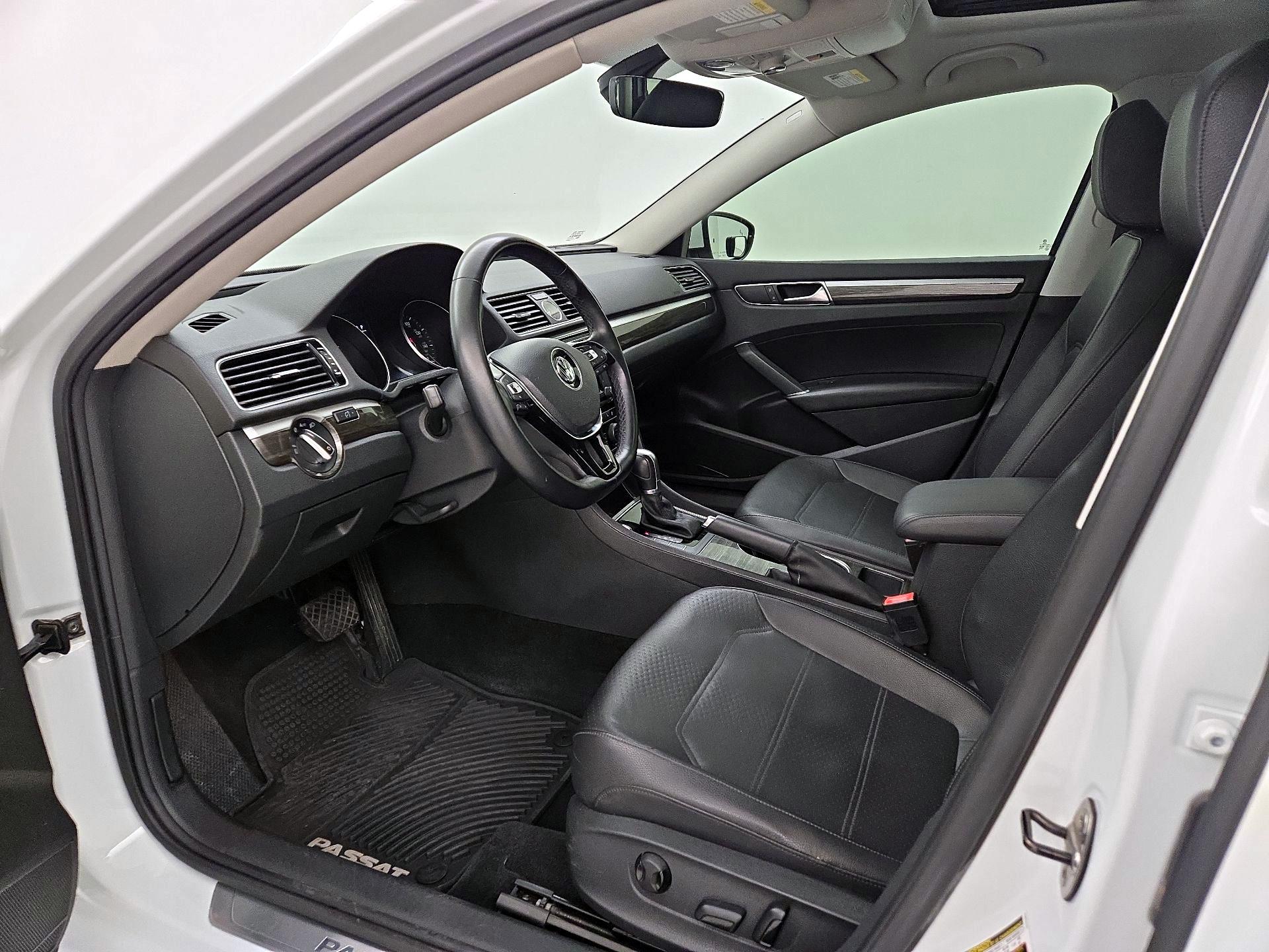 Thumbnail: 2016 Volkswagen Passat - 11