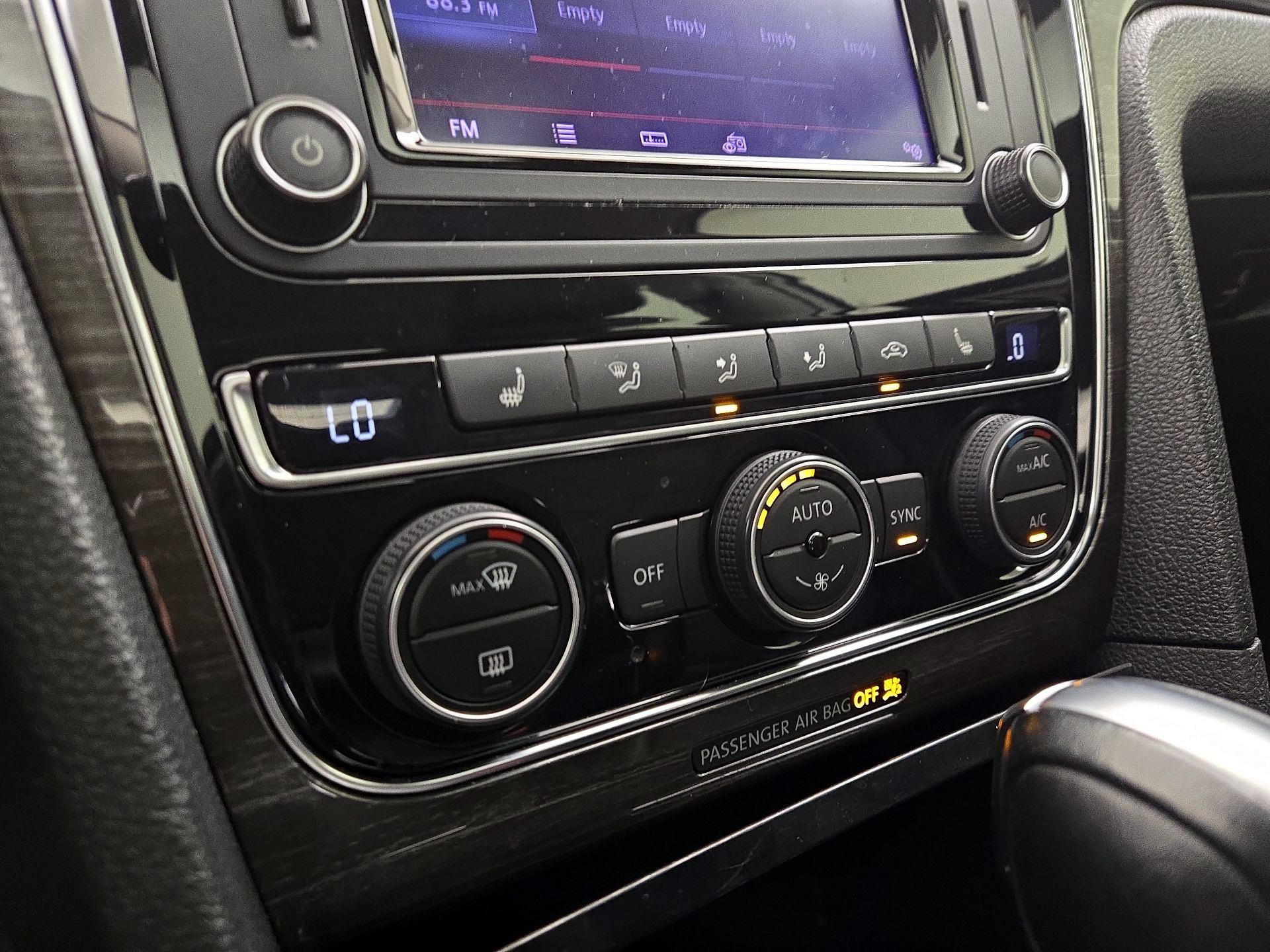 Thumbnail: 2016 Volkswagen Passat - 16